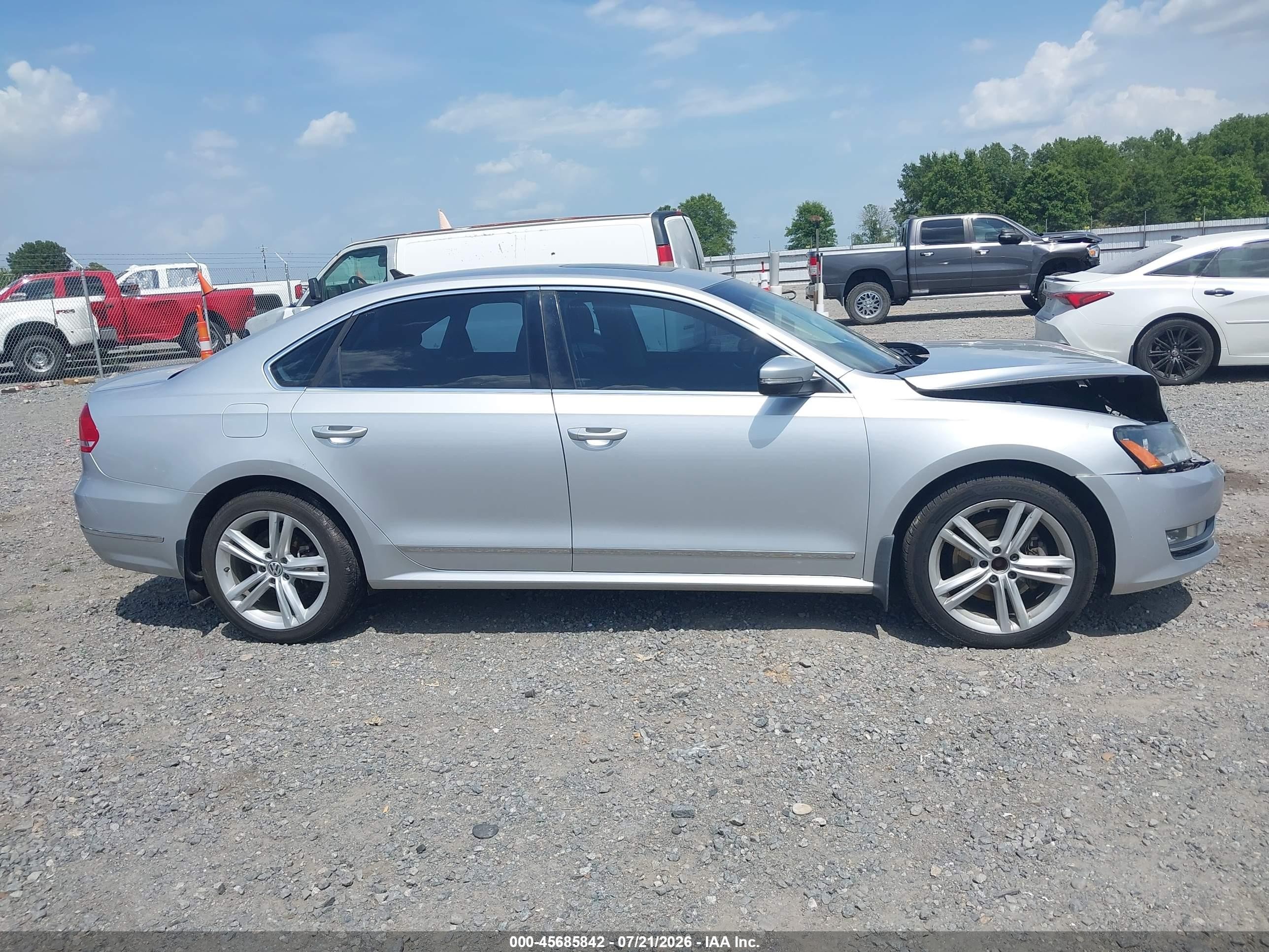 2013 Volkswagen Passat 2.0l Tdi Sel Premium Silver vin: 1VWCN7A32DC137359