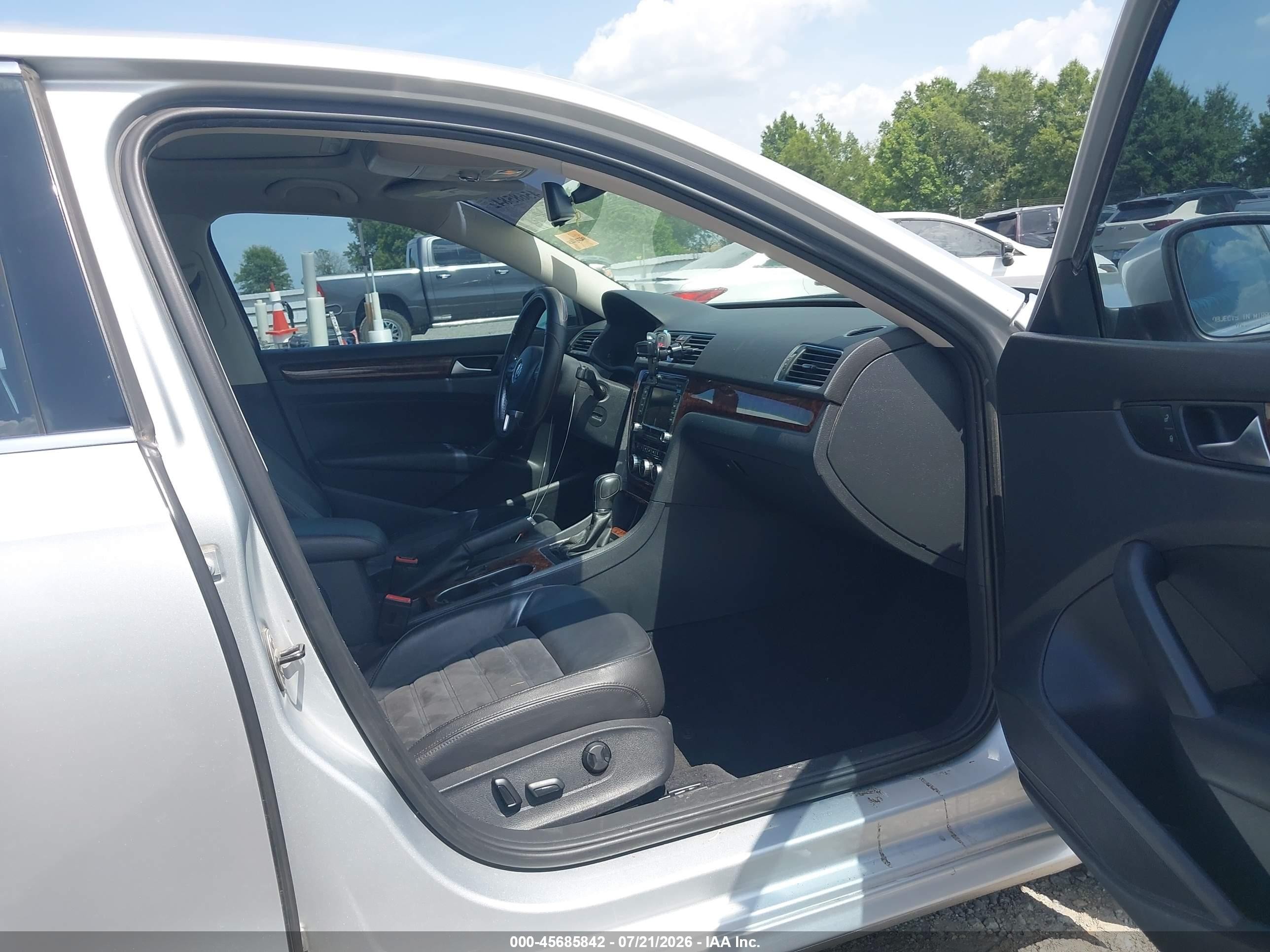 2013 Volkswagen Passat 2.0l Tdi Sel Premium Silver vin: 1VWCN7A32DC137359