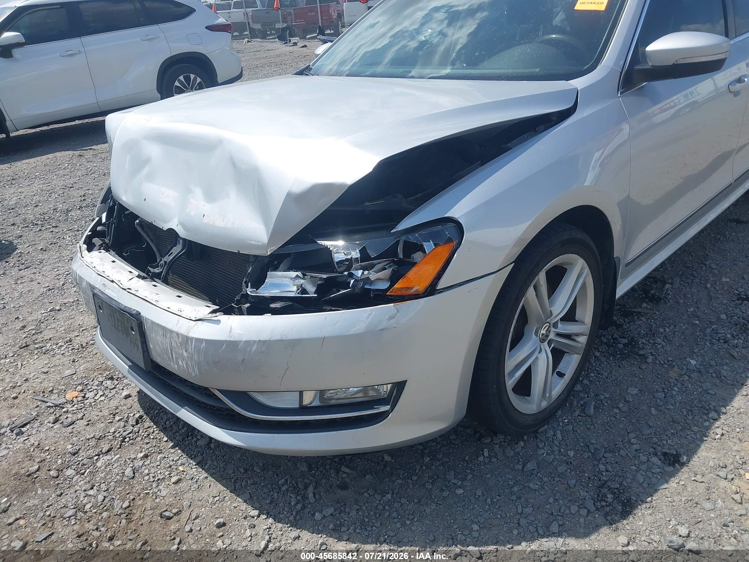 2013 Volkswagen Passat 2.0l Tdi Sel Premium Silver vin: 1VWCN7A32DC137359