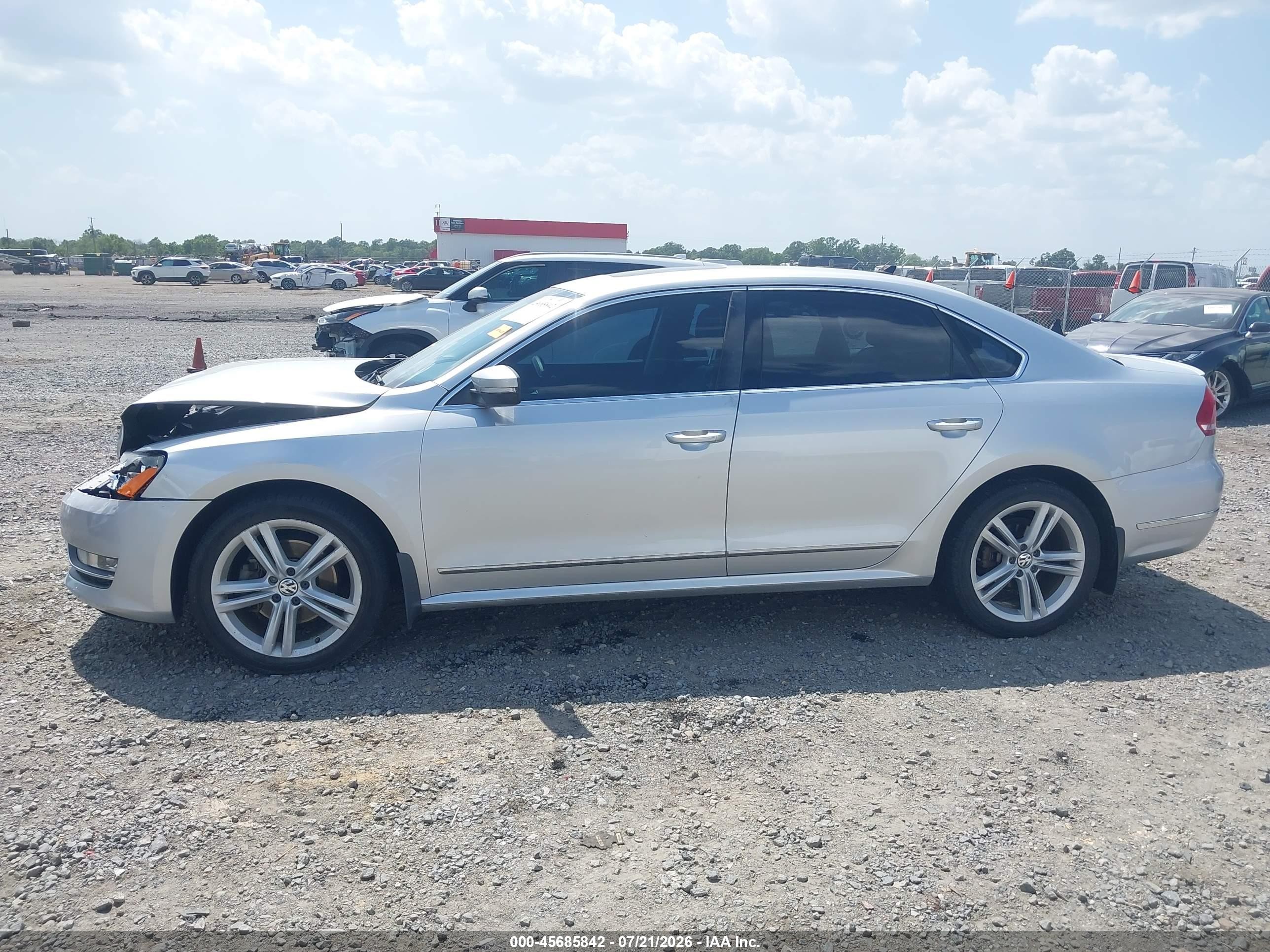 2013 Volkswagen Passat 2.0l Tdi Sel Premium Silver vin: 1VWCN7A32DC137359