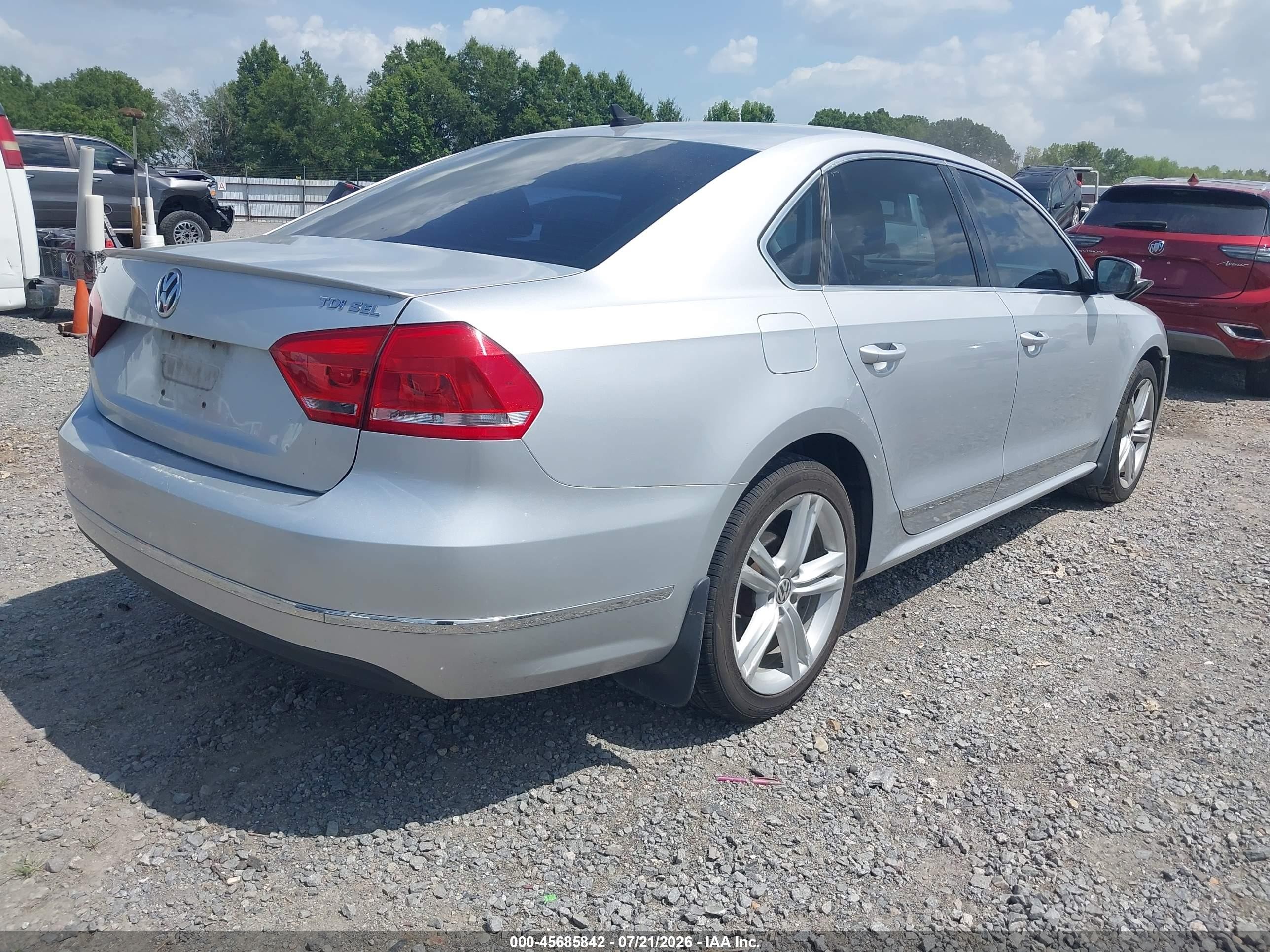 2013 Volkswagen Passat 2.0l Tdi Sel Premium Silver vin: 1VWCN7A32DC137359