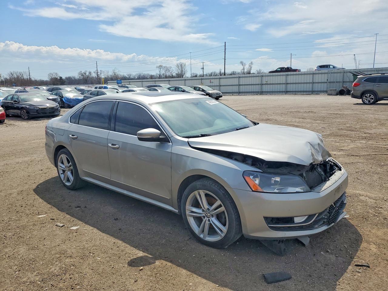 2013 Volkswagen Passat Sel Silver vin: 1VWCN7A32DC142044