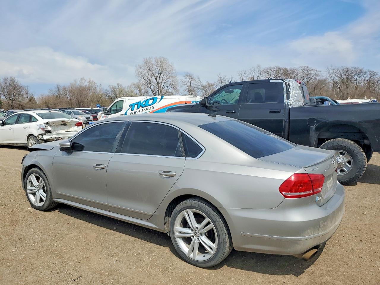 2013 Volkswagen Passat Sel Silver vin: 1VWCN7A32DC142044