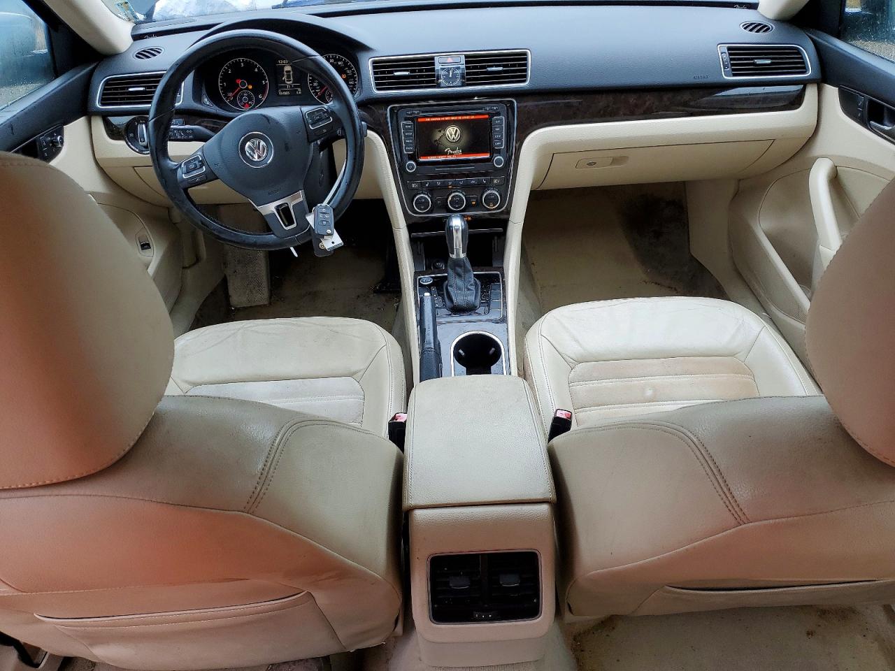 2014 Volkswagen Passat Black vin: 1VWCN7A32EC010564