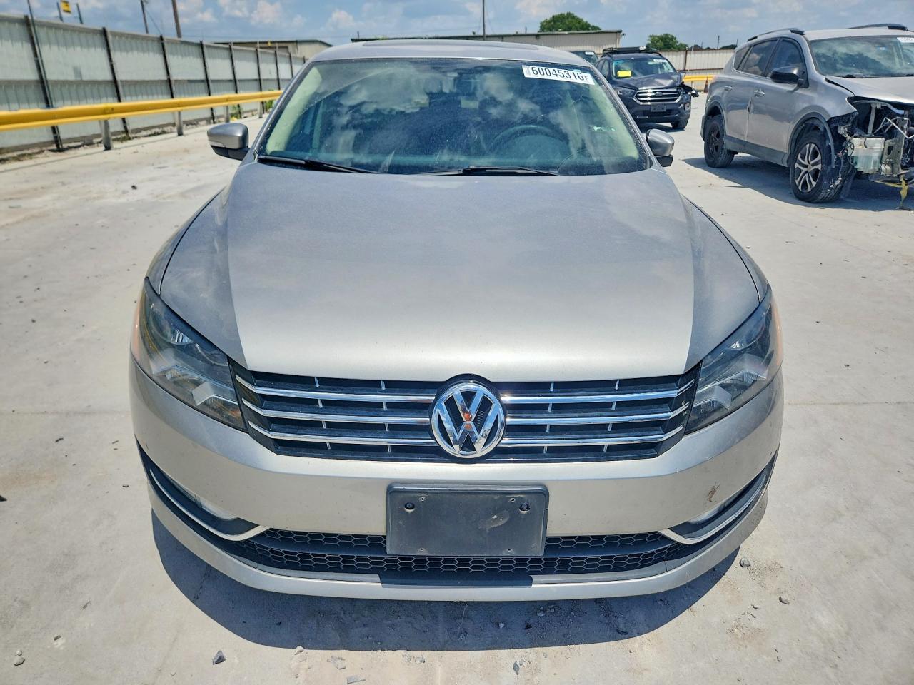 2014 Volkswagen Passat Sel Silver vin: 1VWCN7A32EC087242