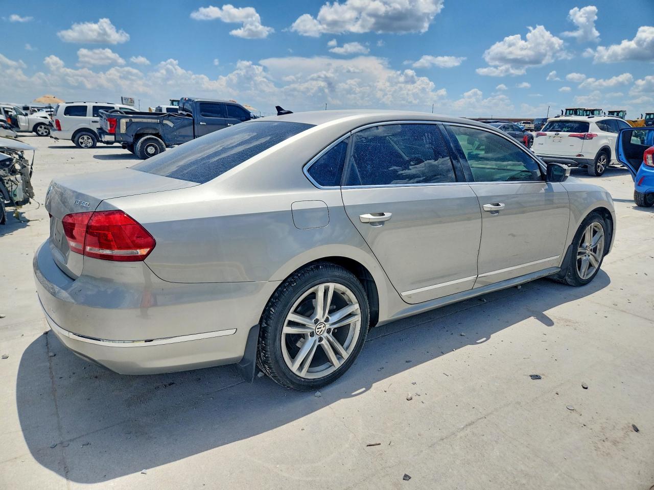 2014 Volkswagen Passat Sel Silver vin: 1VWCN7A32EC087242
