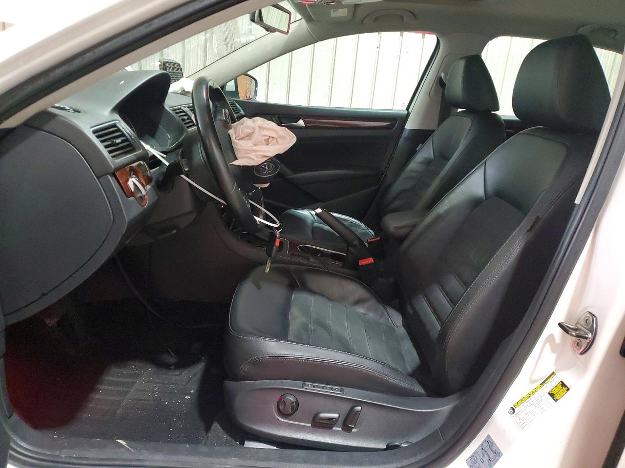 2013 Volkswagen Passat Sel Белый vin: 1VWCN7A33DC045564