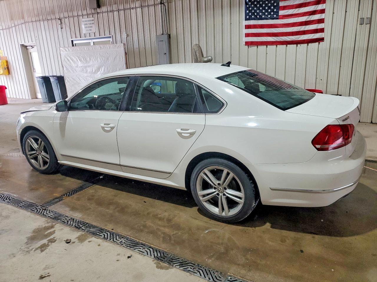 2013 Volkswagen Passat Sel Белый vin: 1VWCN7A33DC045564