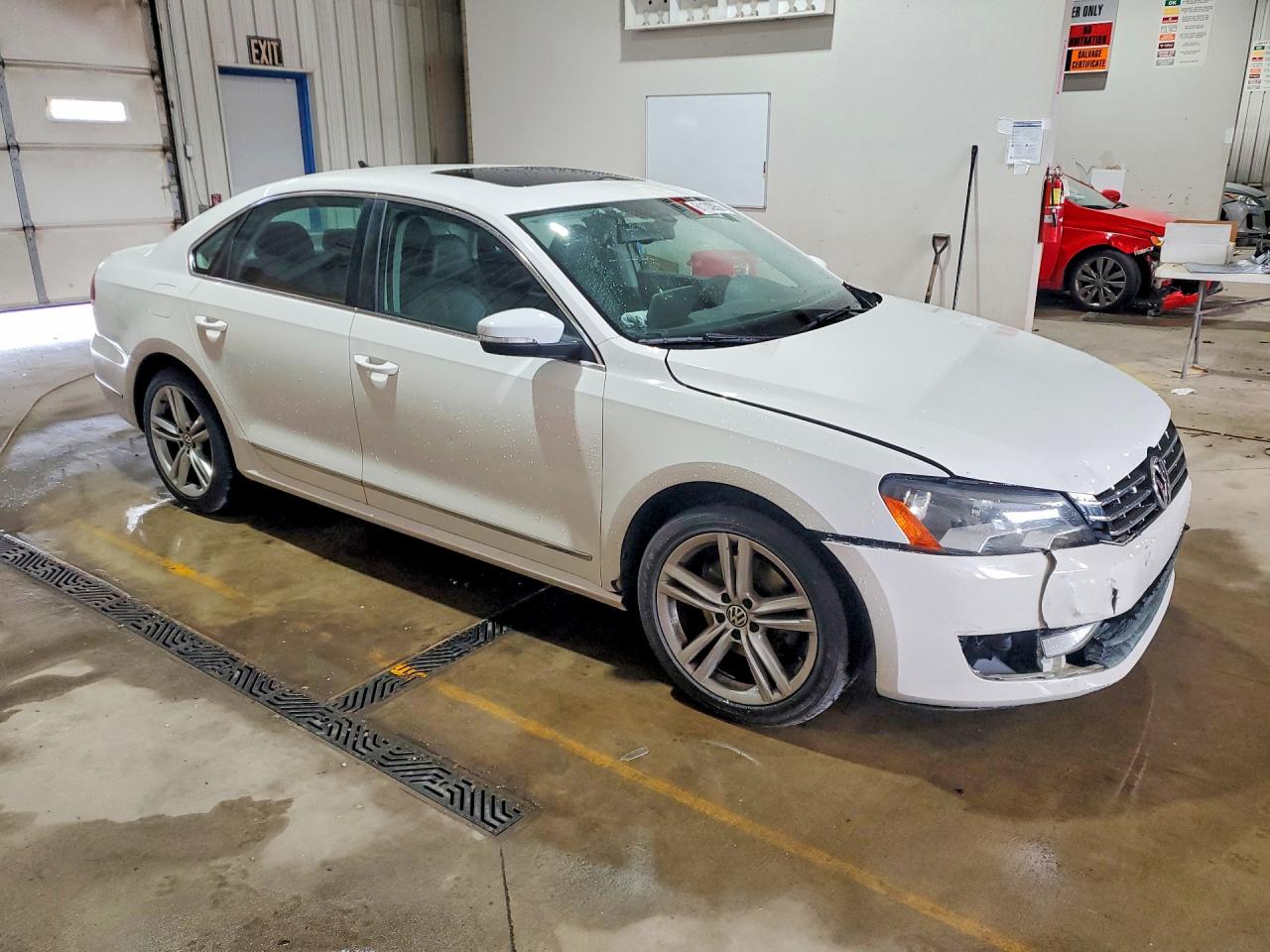 2013 Volkswagen Passat Sel Белый vin: 1VWCN7A33DC045564