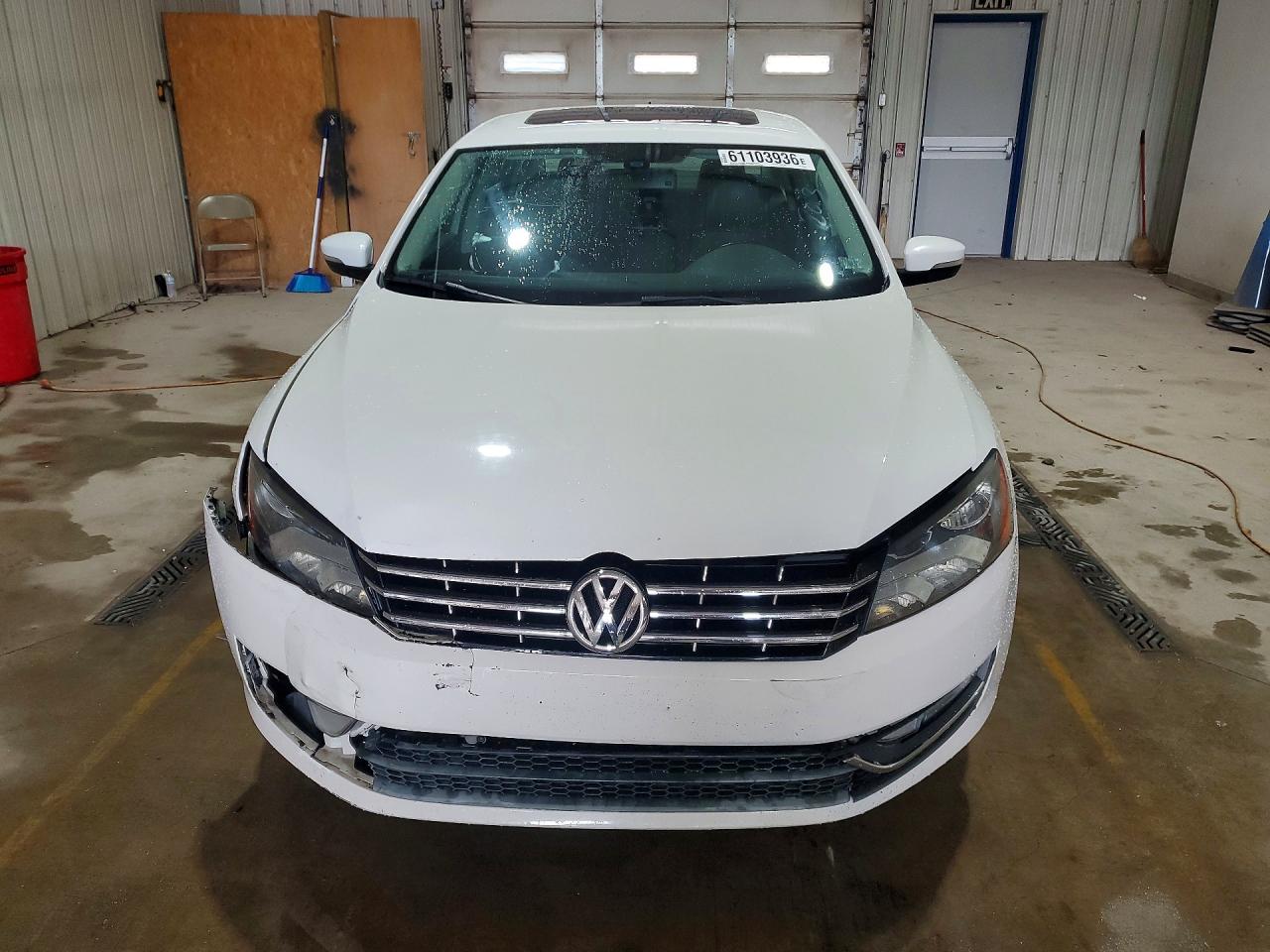 2013 Volkswagen Passat Sel Белый vin: 1VWCN7A33DC045564