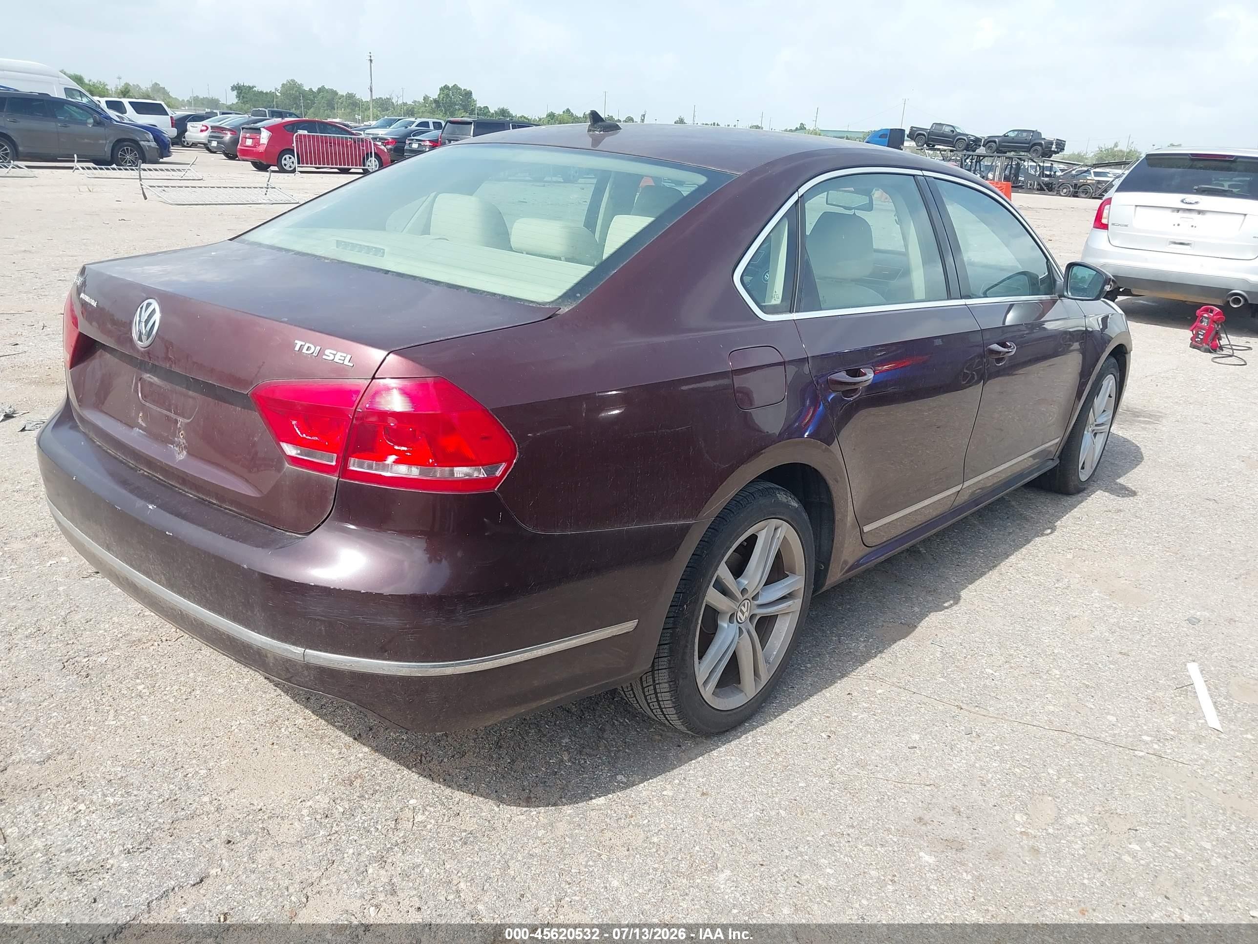 2013 Volkswagen Passat 2.0l Tdi Sel Premium Maroon vin: 1VWCN7A33DC058900