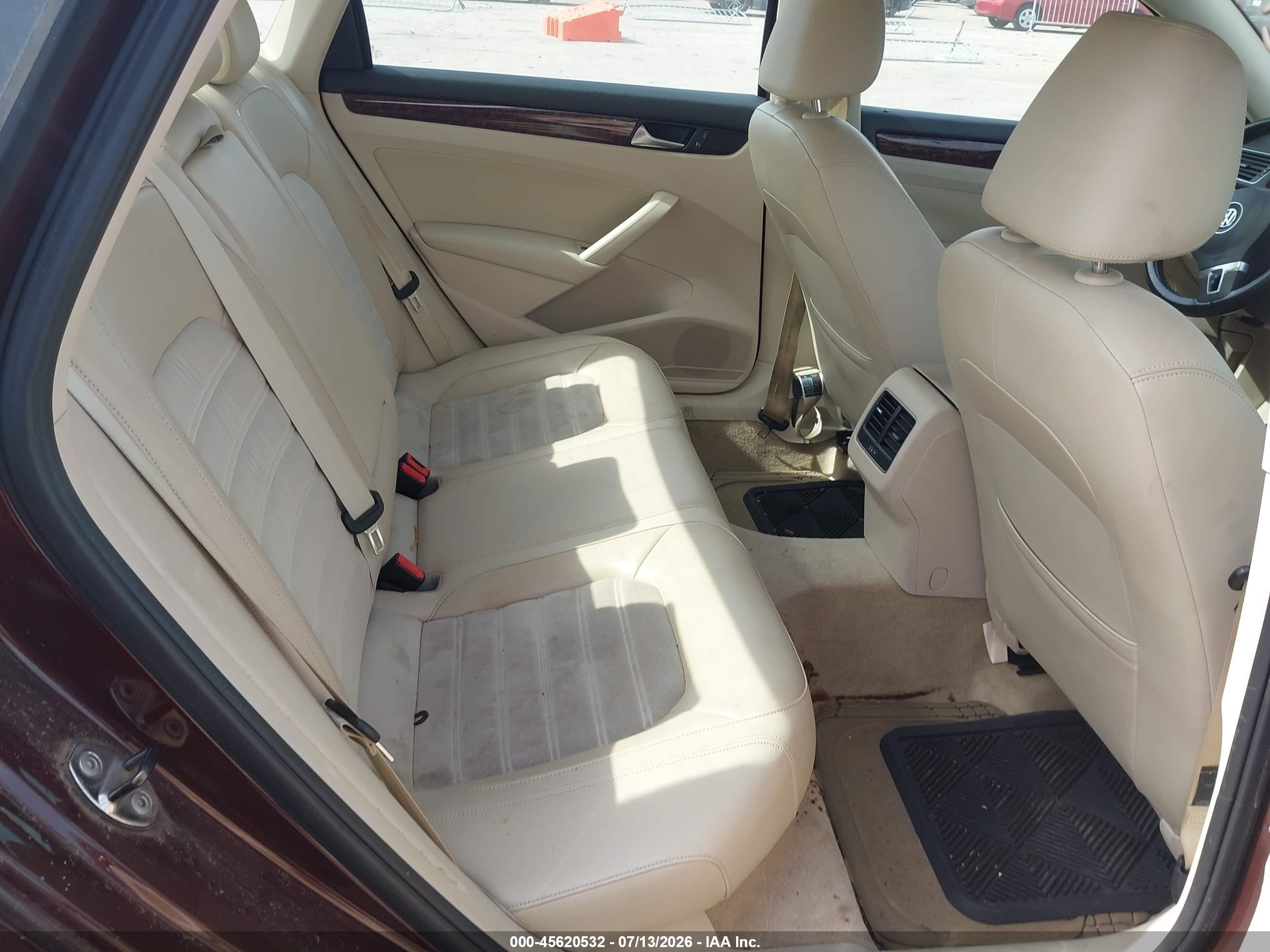 2013 Volkswagen Passat 2.0l Tdi Sel Premium Maroon vin: 1VWCN7A33DC058900