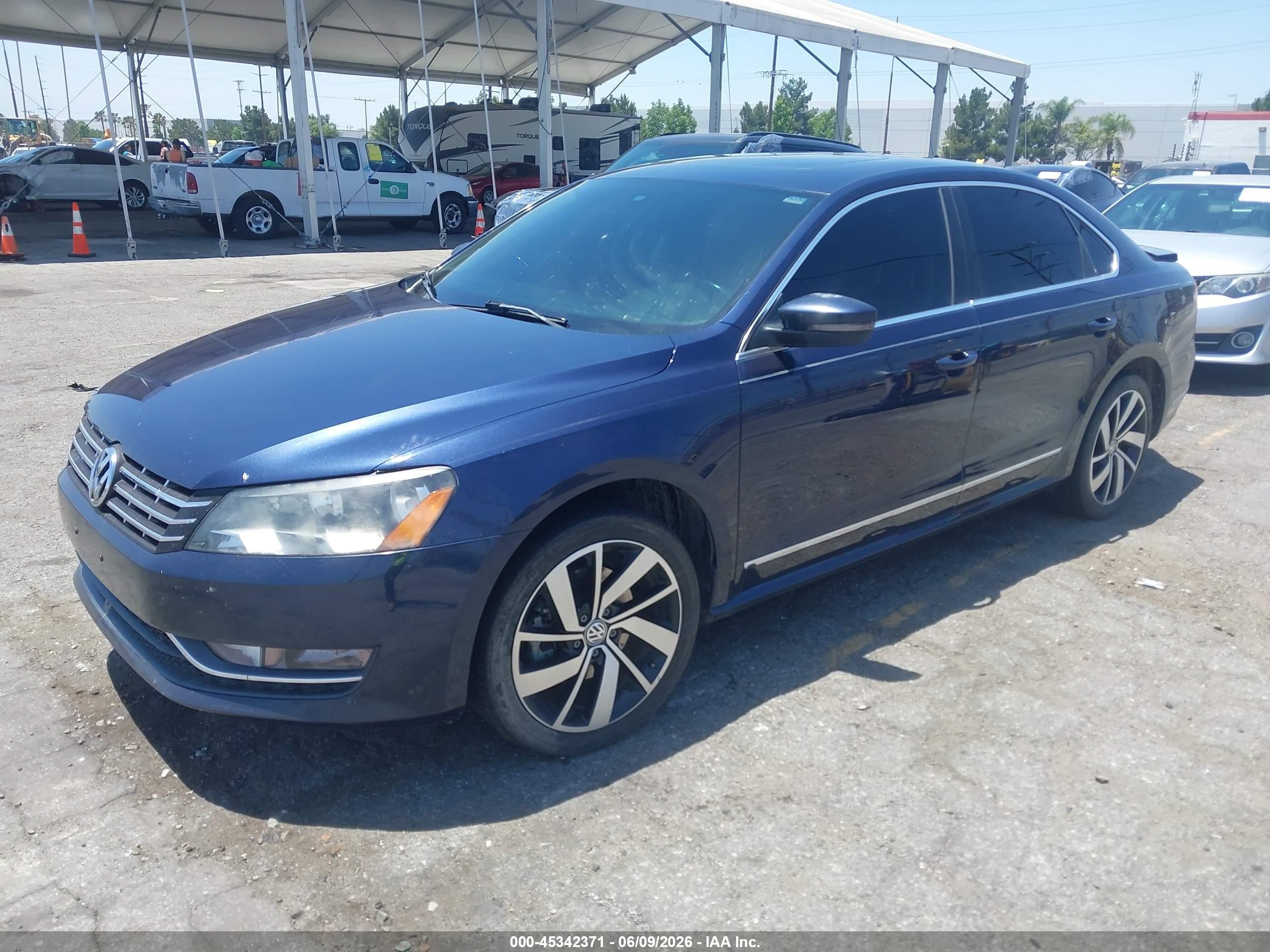 2013 Volkswagen Passat 2.0l Tdi Sel Premium Dark Blue vin: 1VWCN7A33DC112566