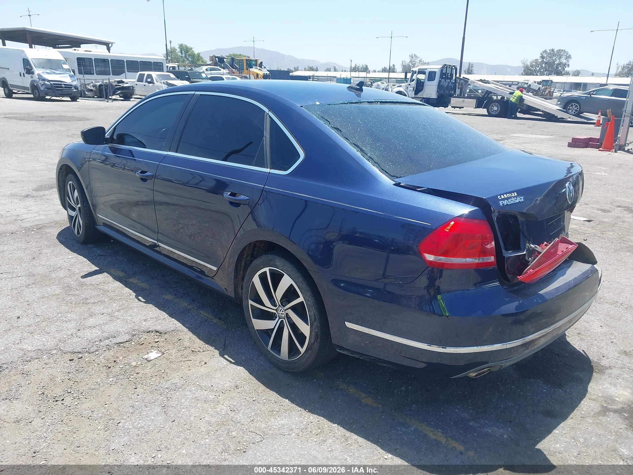 2013 Volkswagen Passat 2.0l Tdi Sel Premium Dark Blue vin: 1VWCN7A33DC112566
