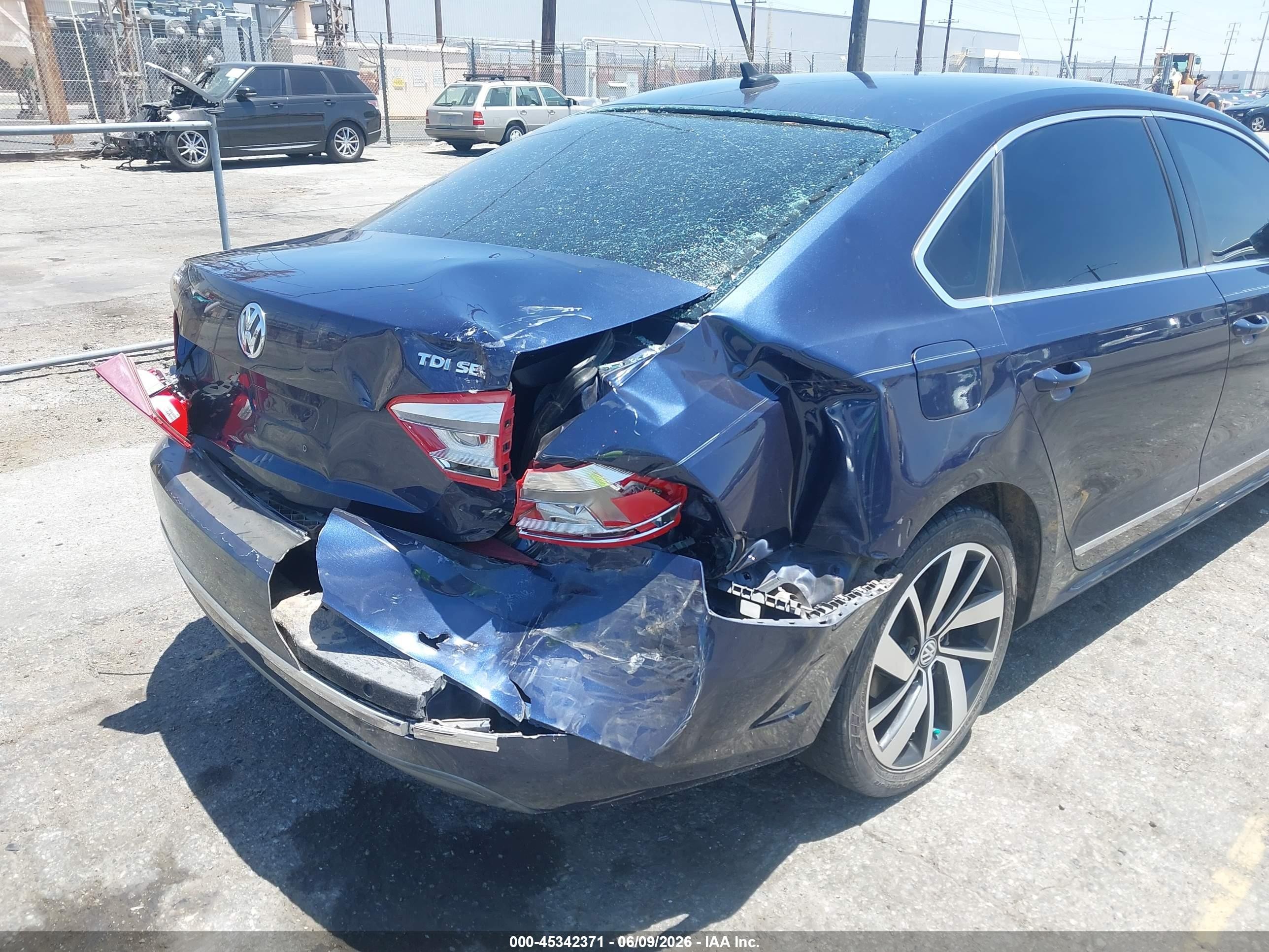 2013 Volkswagen Passat 2.0l Tdi Sel Premium Dark Blue vin: 1VWCN7A33DC112566