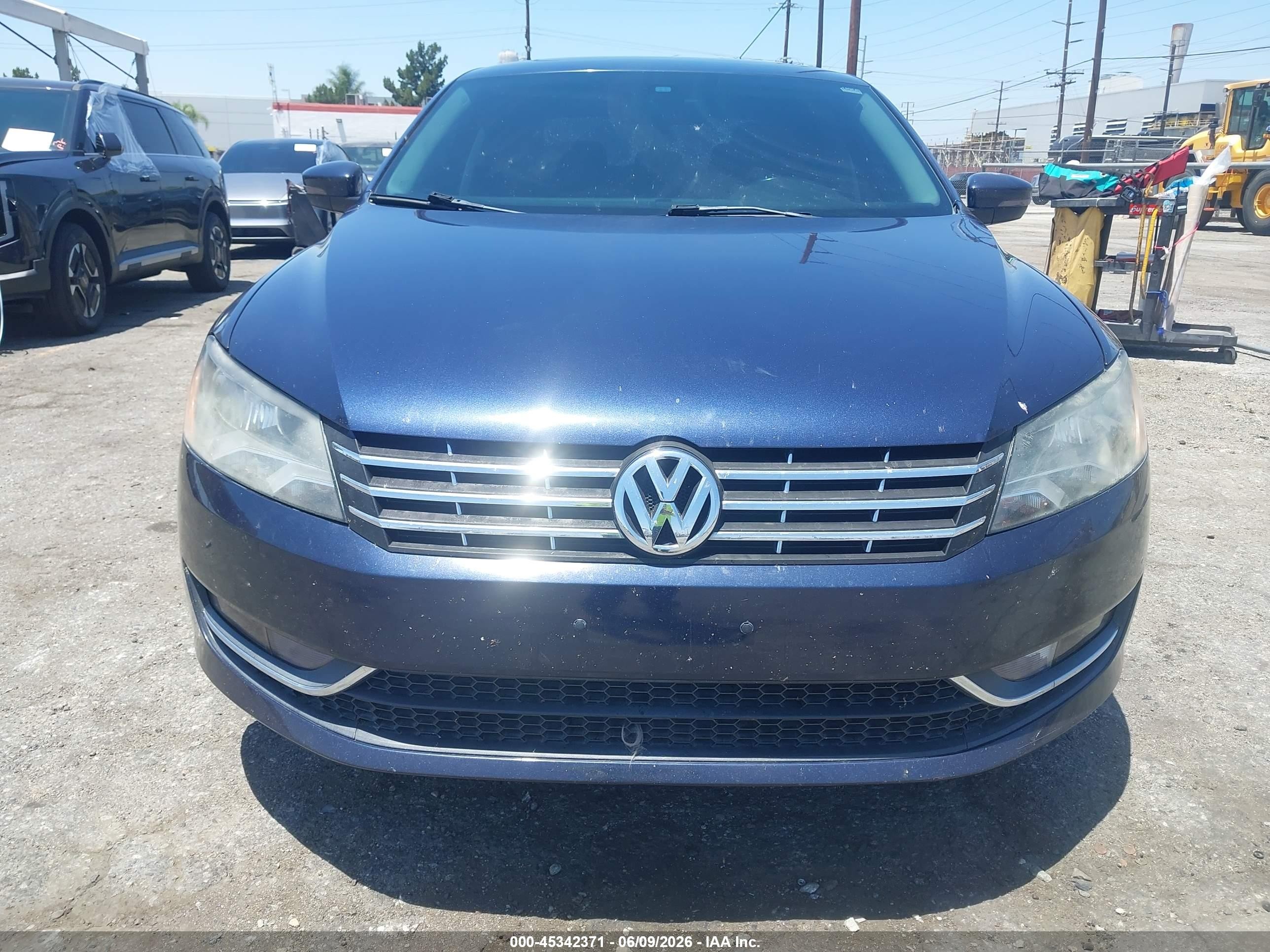 2013 Volkswagen Passat 2.0l Tdi Sel Premium Dark Blue vin: 1VWCN7A33DC112566