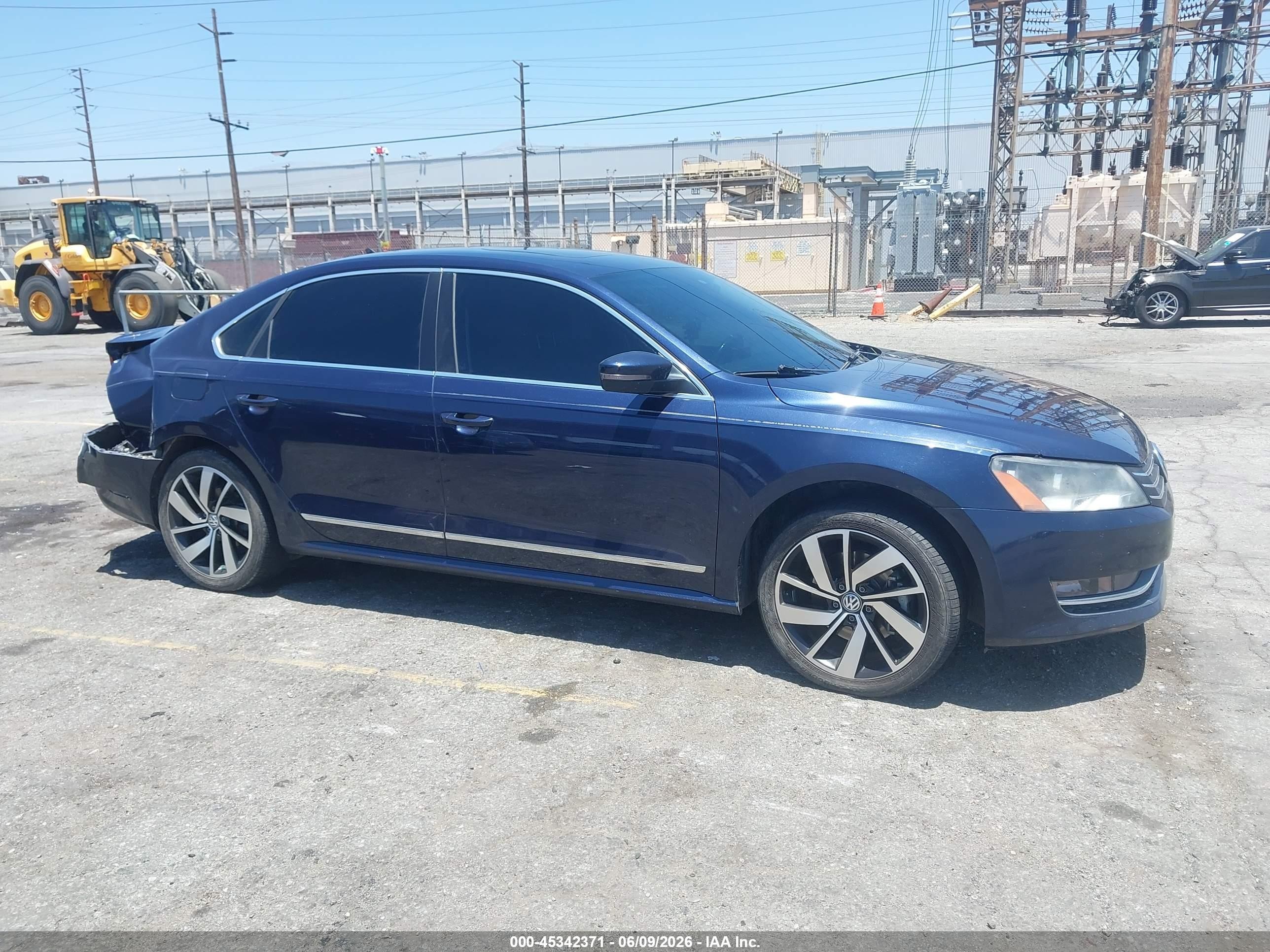 2013 Volkswagen Passat 2.0l Tdi Sel Premium Dark Blue vin: 1VWCN7A33DC112566