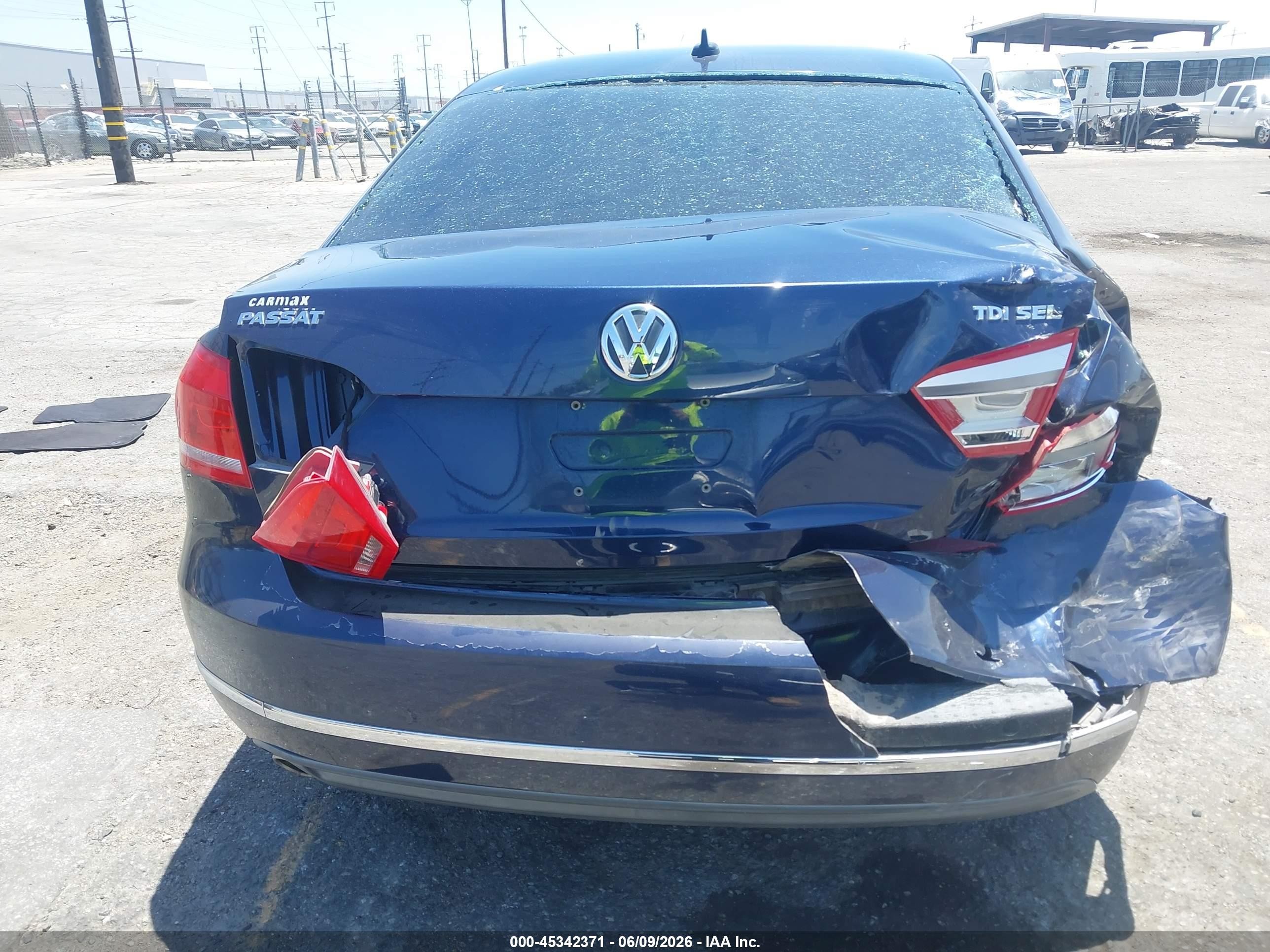2013 Volkswagen Passat 2.0l Tdi Sel Premium Dark Blue vin: 1VWCN7A33DC112566