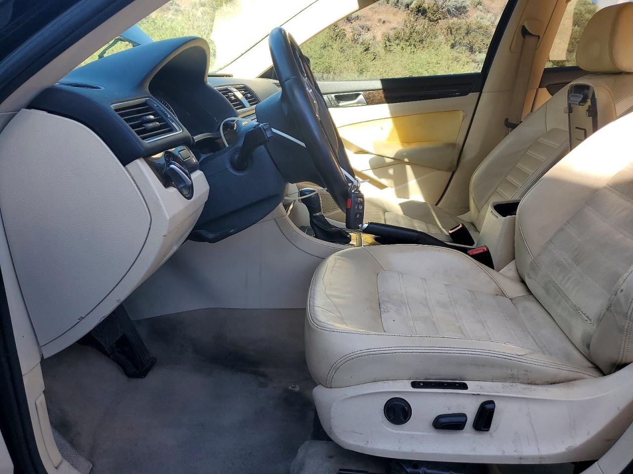 2014 Volkswagen Passat Sel Черный vin: 1VWCN7A33EC005180