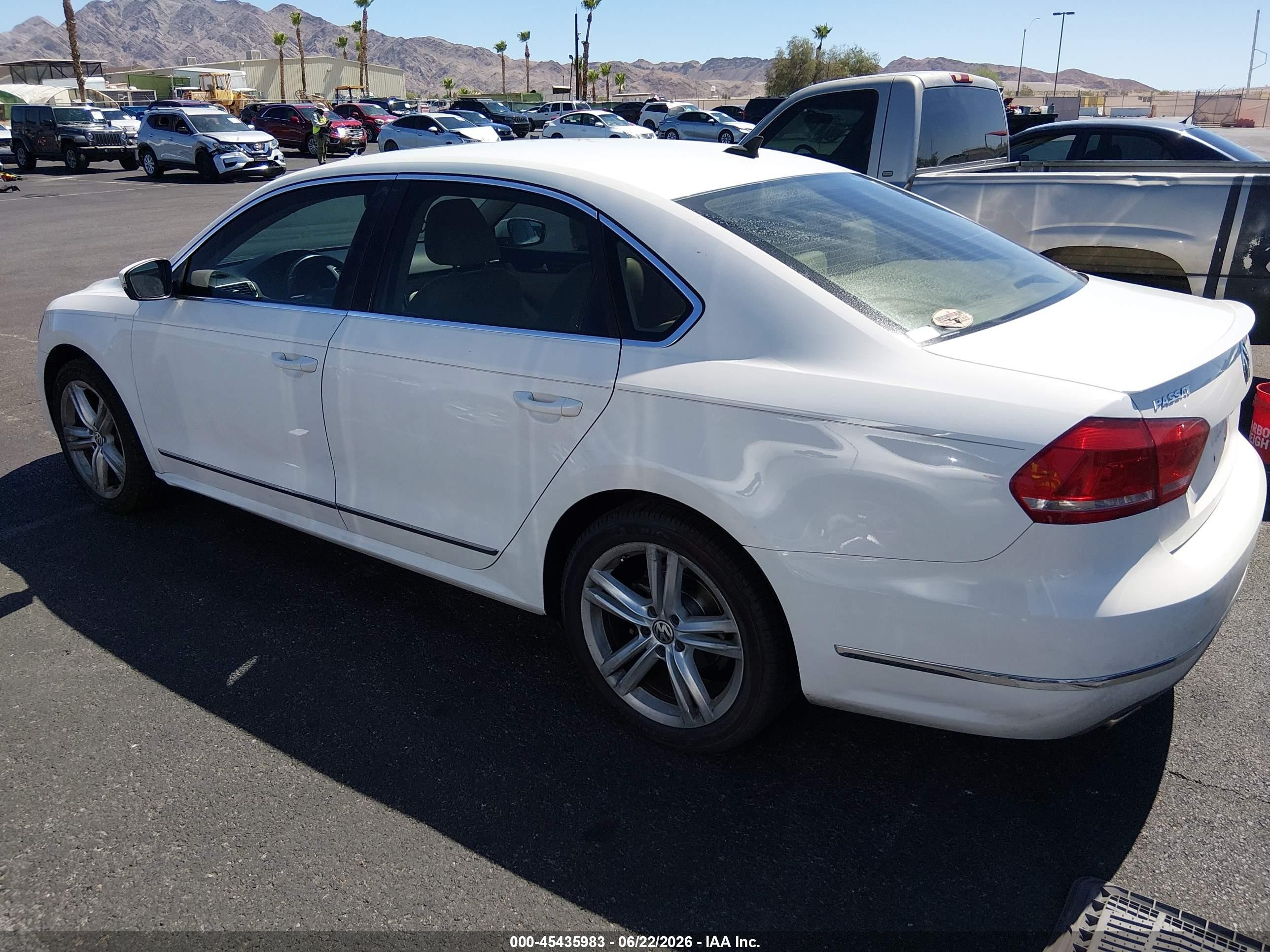 2014 Volkswagen Passat 2.0l Tdi Sel Premium White vin: 1VWCN7A33EC021539