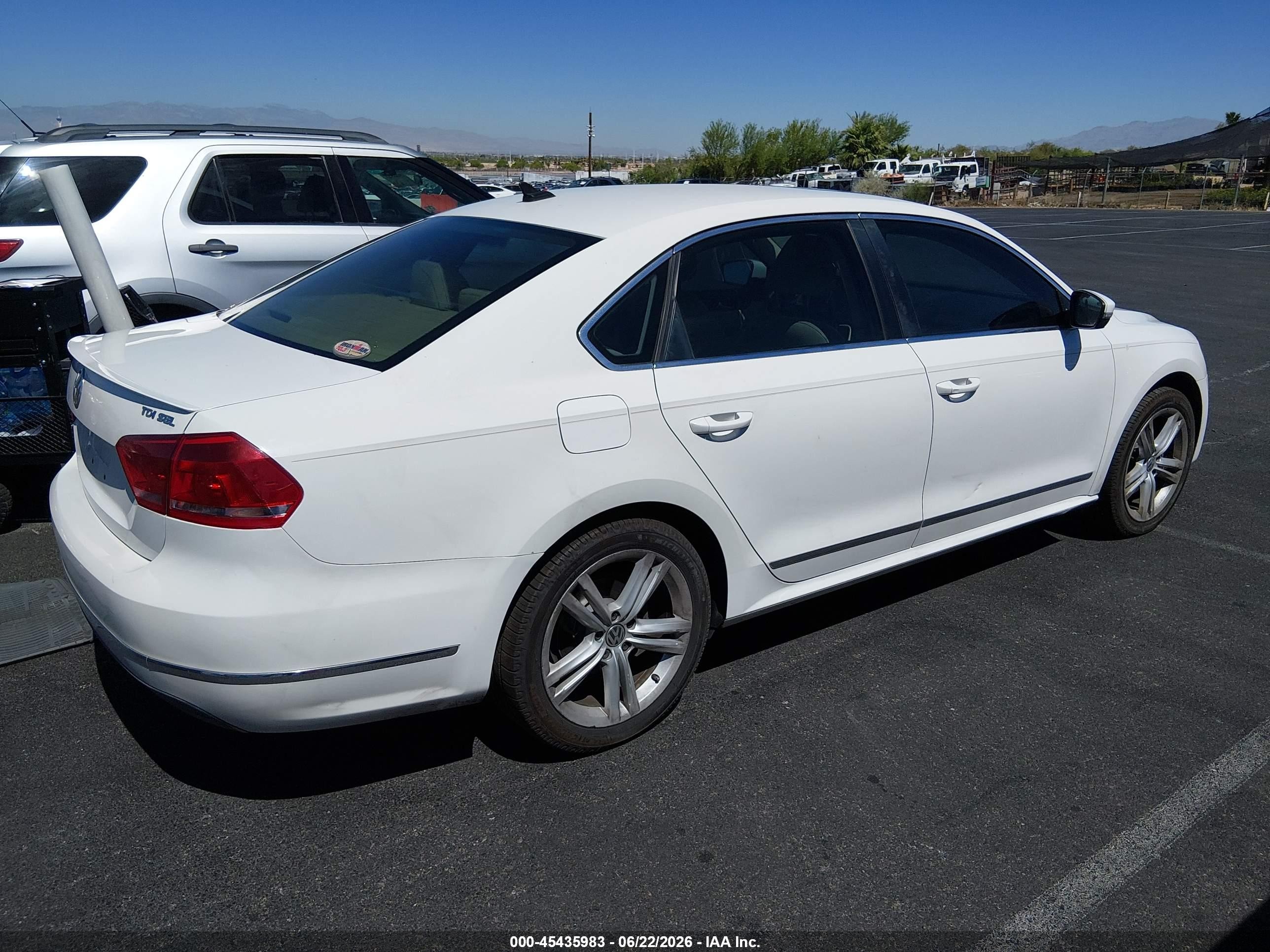 2014 Volkswagen Passat 2.0l Tdi Sel Premium White vin: 1VWCN7A33EC021539