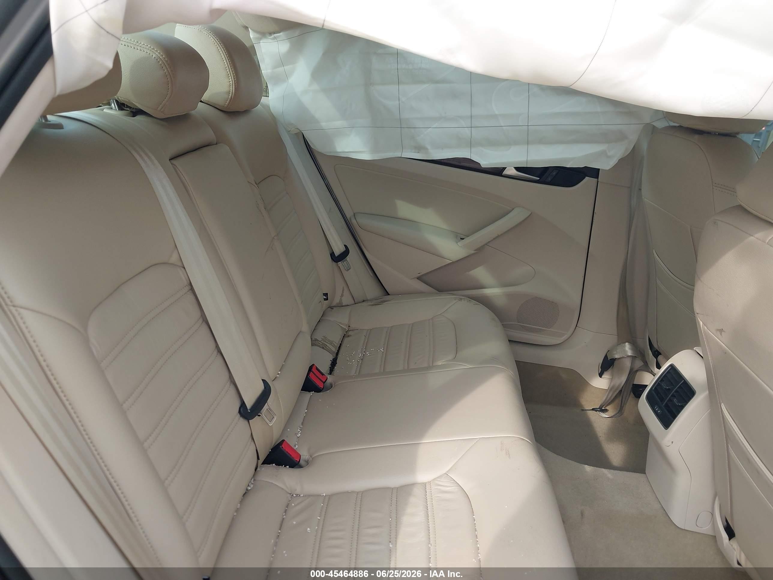 2014 Volkswagen Passat 2.0l Tdi Sel Premium Beige vin: 1VWCN7A33EC040060