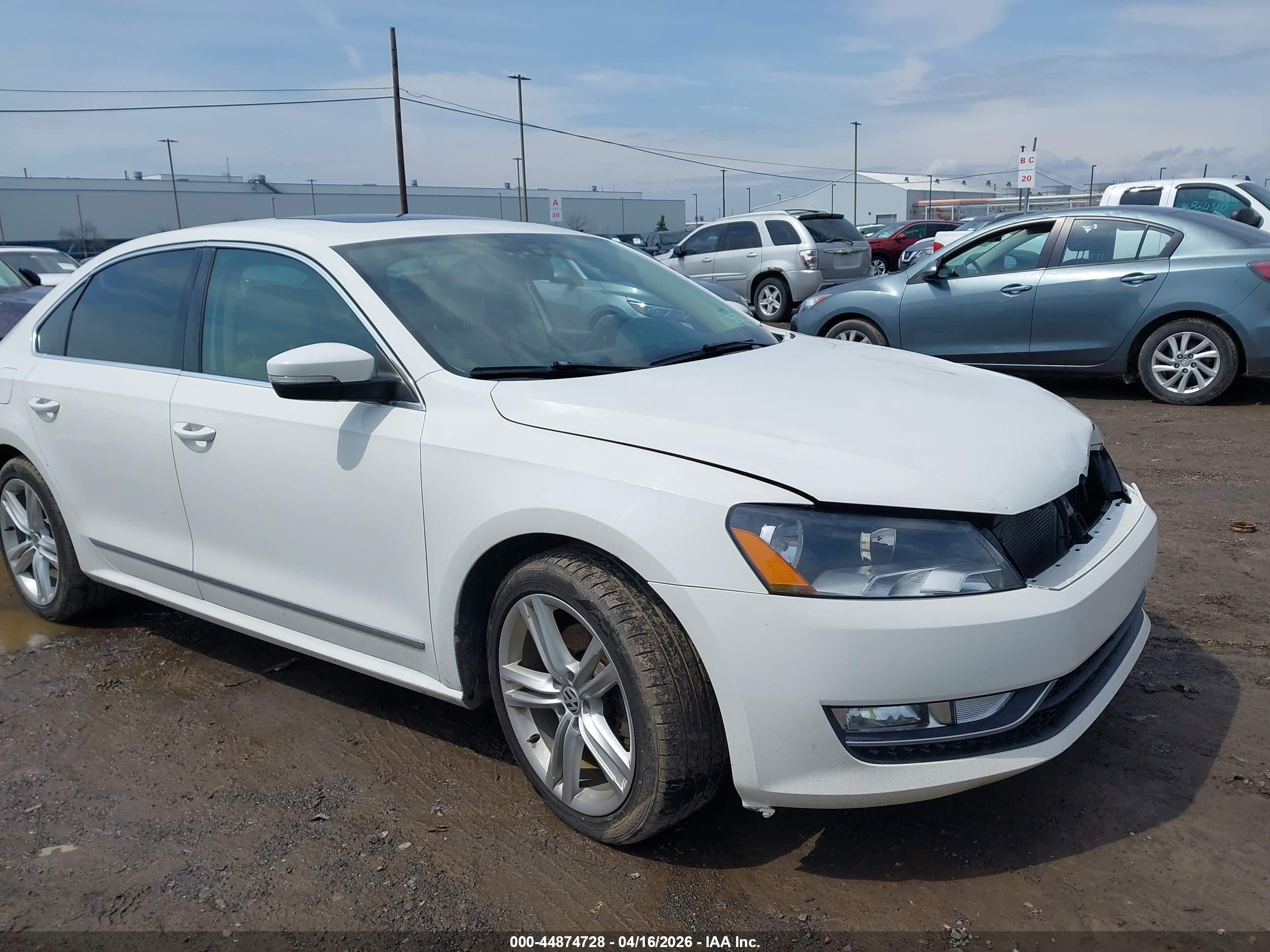 2014 Volkswagen Passat 2.0l Tdi Sel Premium Белый vin: 1VWCN7A33EC084995