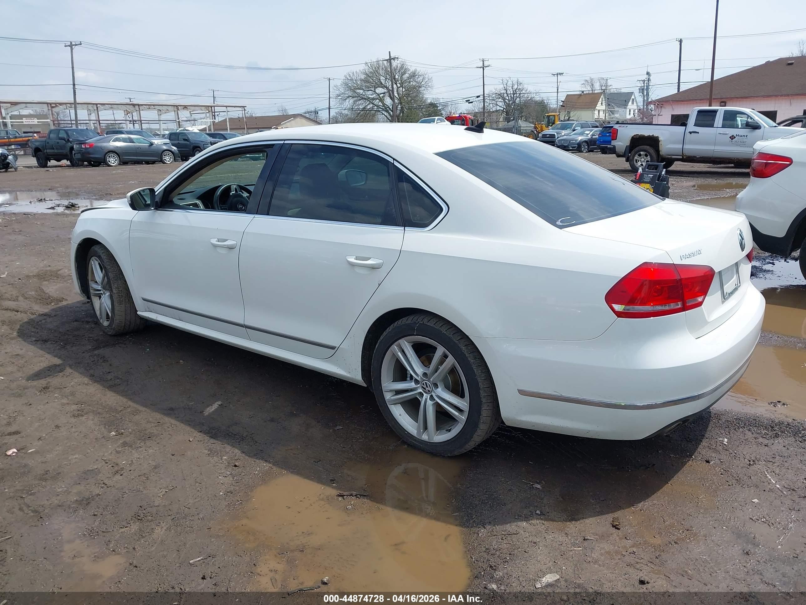 2014 Volkswagen Passat 2.0l Tdi Sel Premium Белый vin: 1VWCN7A33EC084995