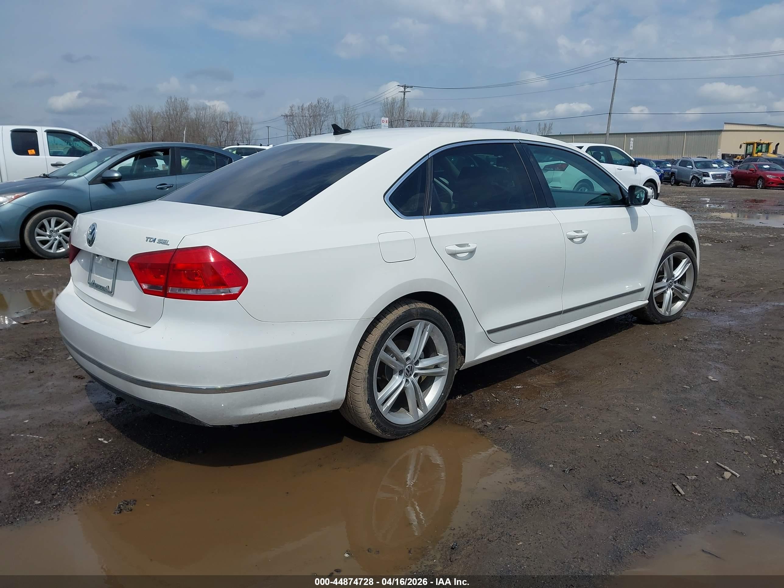 2014 Volkswagen Passat 2.0l Tdi Sel Premium Белый vin: 1VWCN7A33EC084995