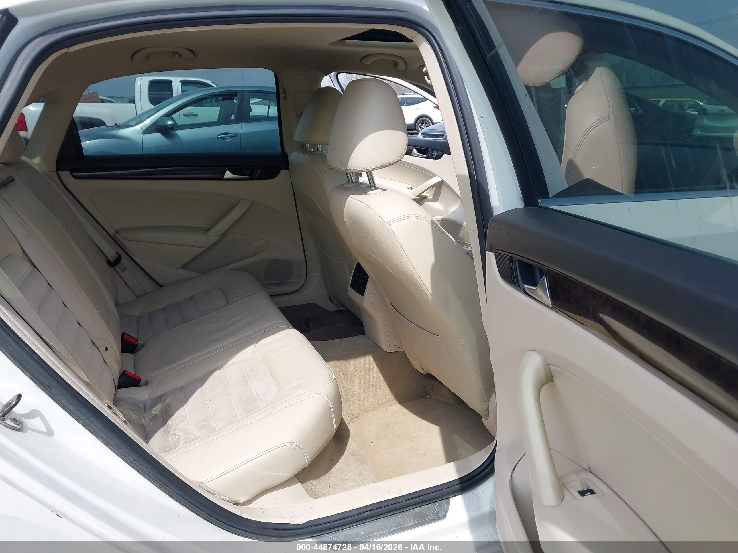 2014 Volkswagen Passat 2.0l Tdi Sel Premium Белый vin: 1VWCN7A33EC084995
