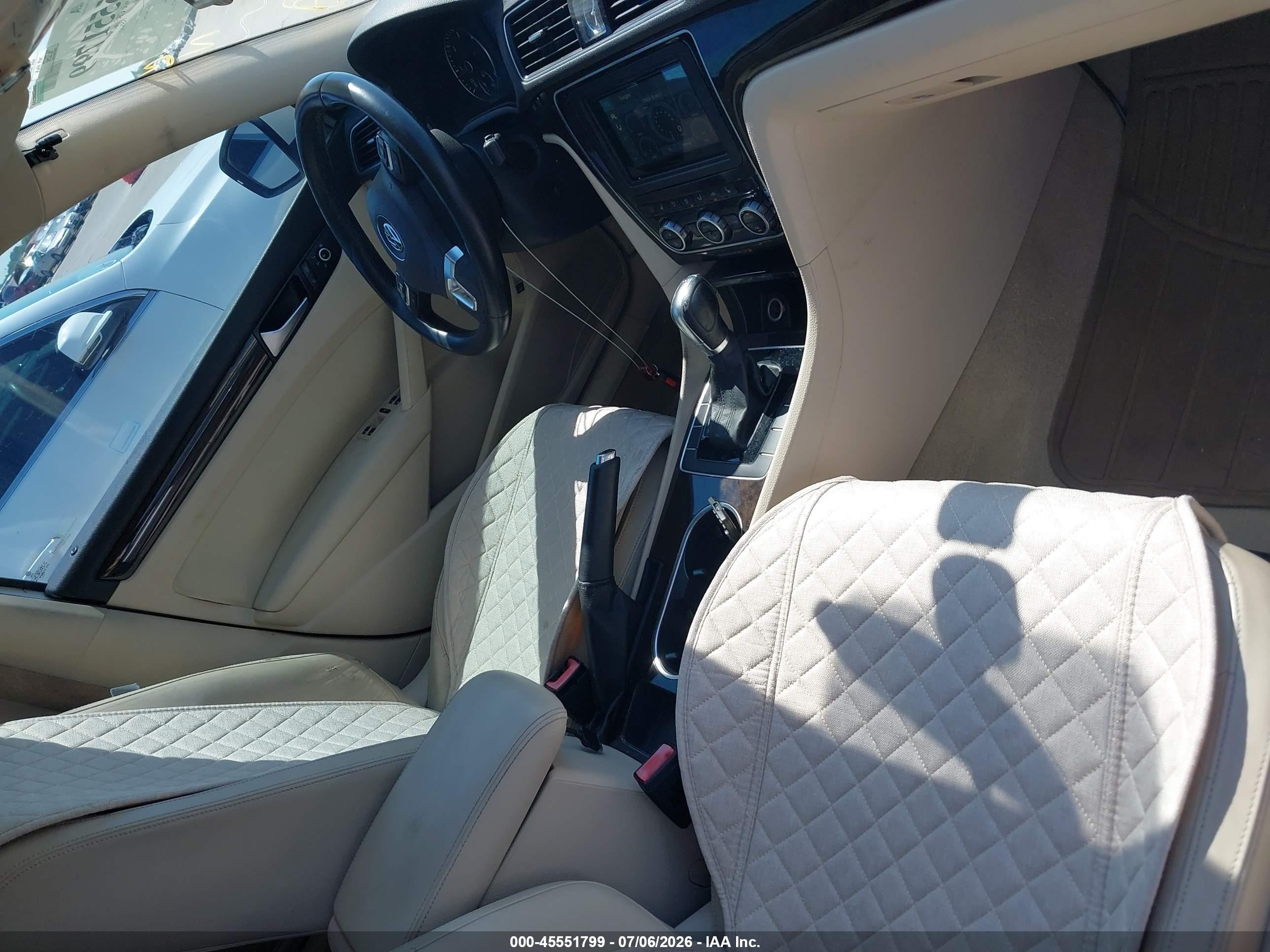 2014 Volkswagen Passat 2.0l Tdi Sel Premium White vin: 1VWCN7A33EC089064