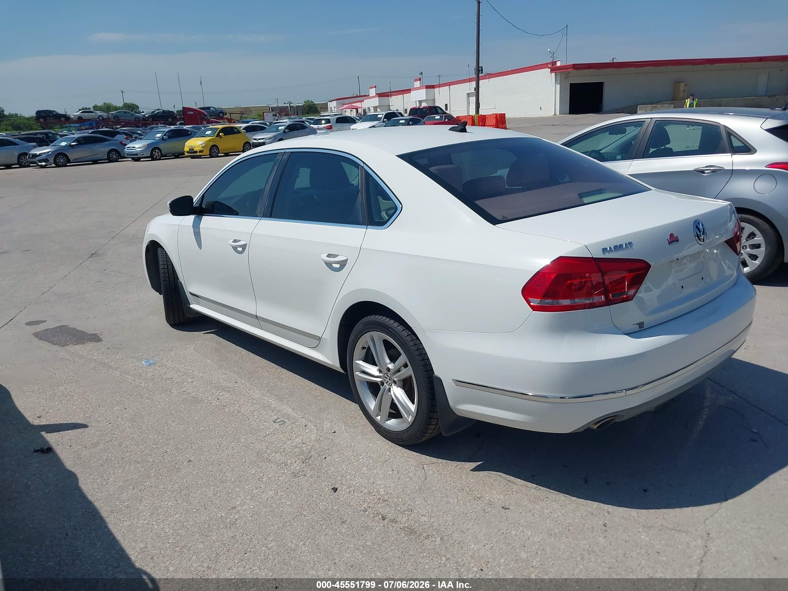 2014 Volkswagen Passat 2.0l Tdi Sel Premium White vin: 1VWCN7A33EC089064