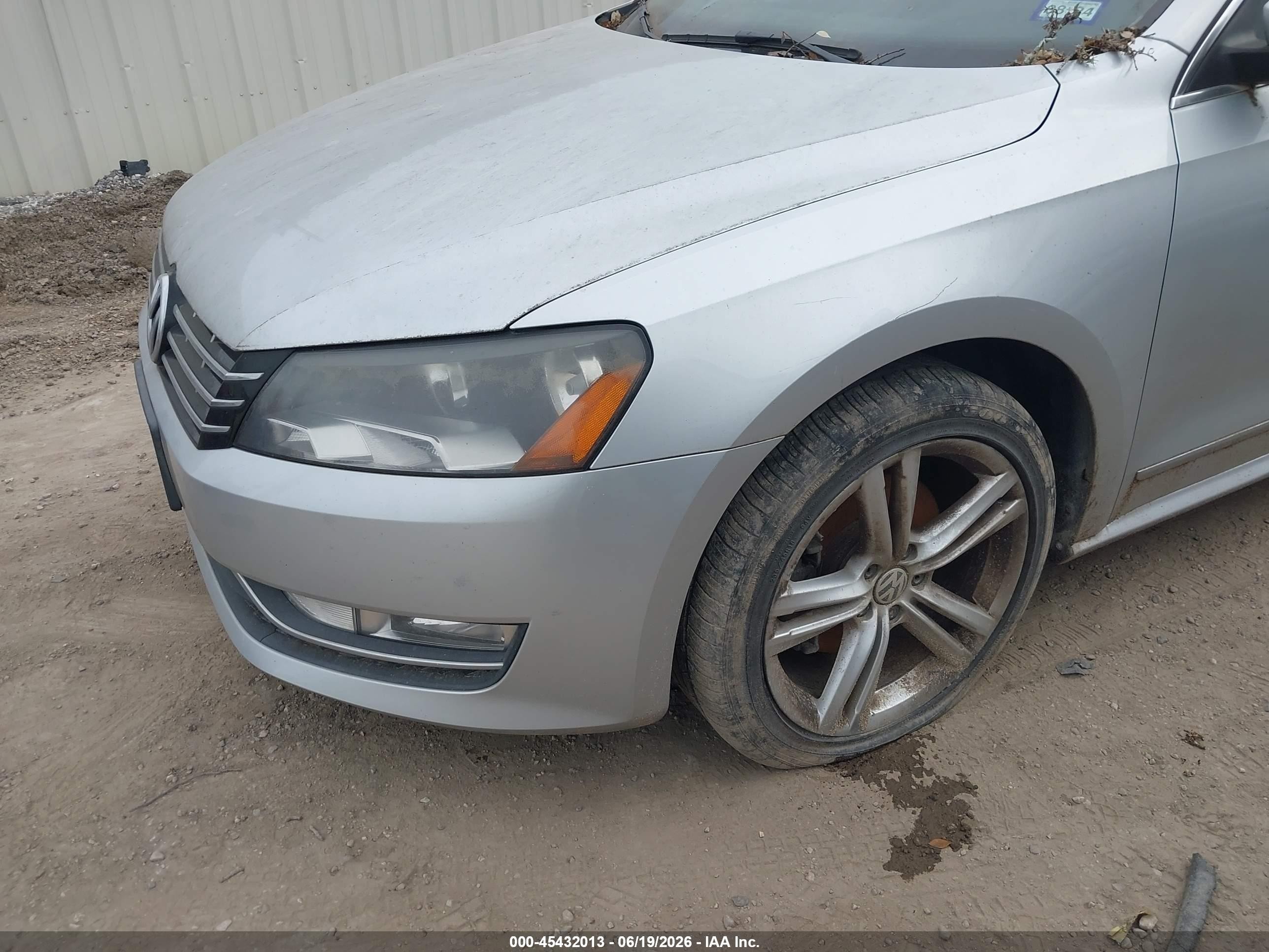 2014 Volkswagen Passat 2.0l Tdi Sel Premium Silver vin: 1VWCN7A33EC109460