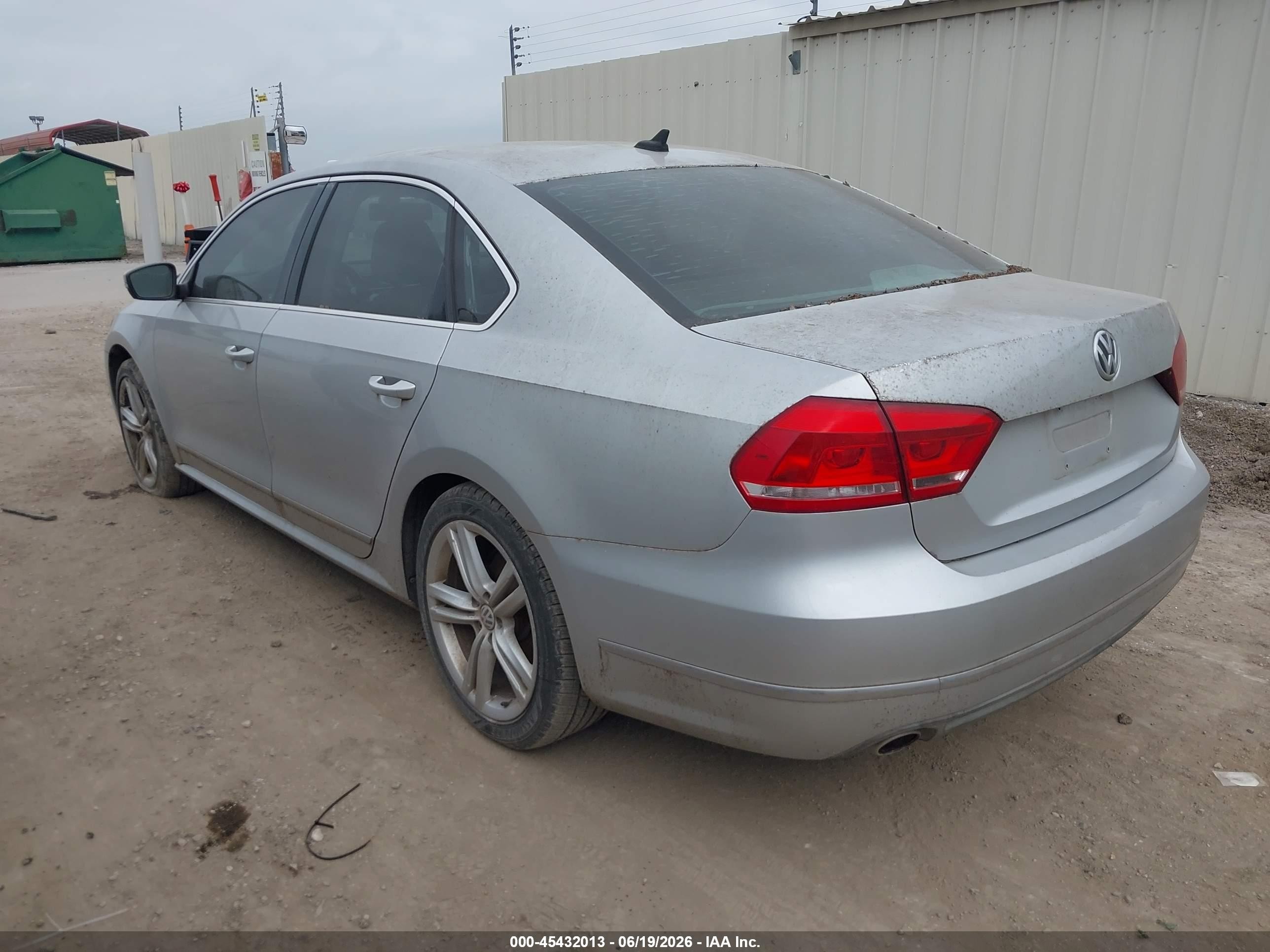 2014 Volkswagen Passat 2.0l Tdi Sel Premium Silver vin: 1VWCN7A33EC109460