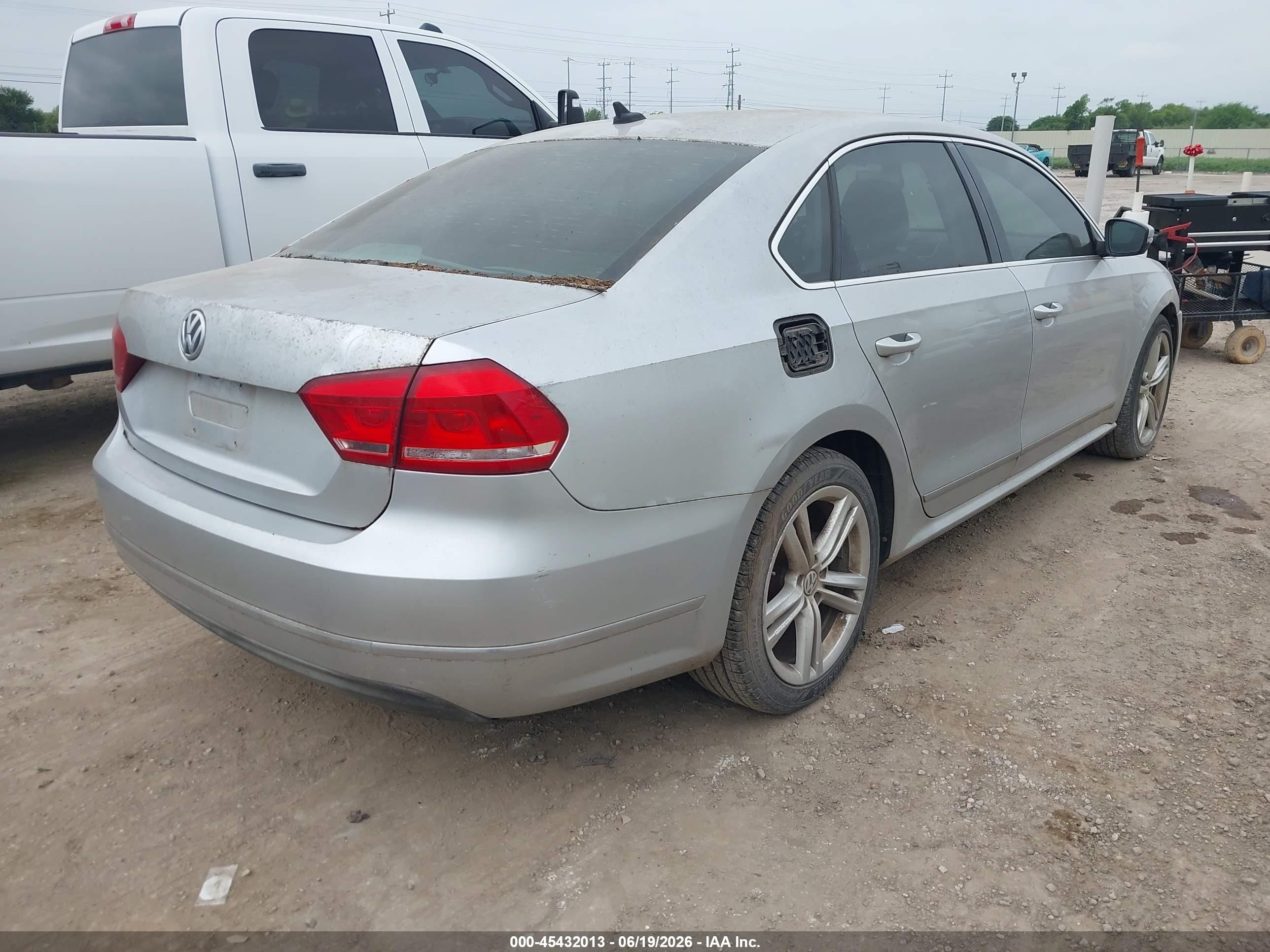 2014 Volkswagen Passat 2.0l Tdi Sel Premium Silver vin: 1VWCN7A33EC109460