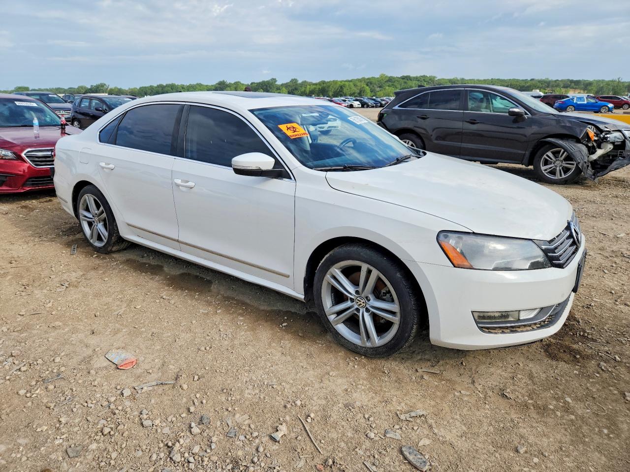 2014 Volkswagen Passat Sel White vin: 1VWCN7A33EC113301