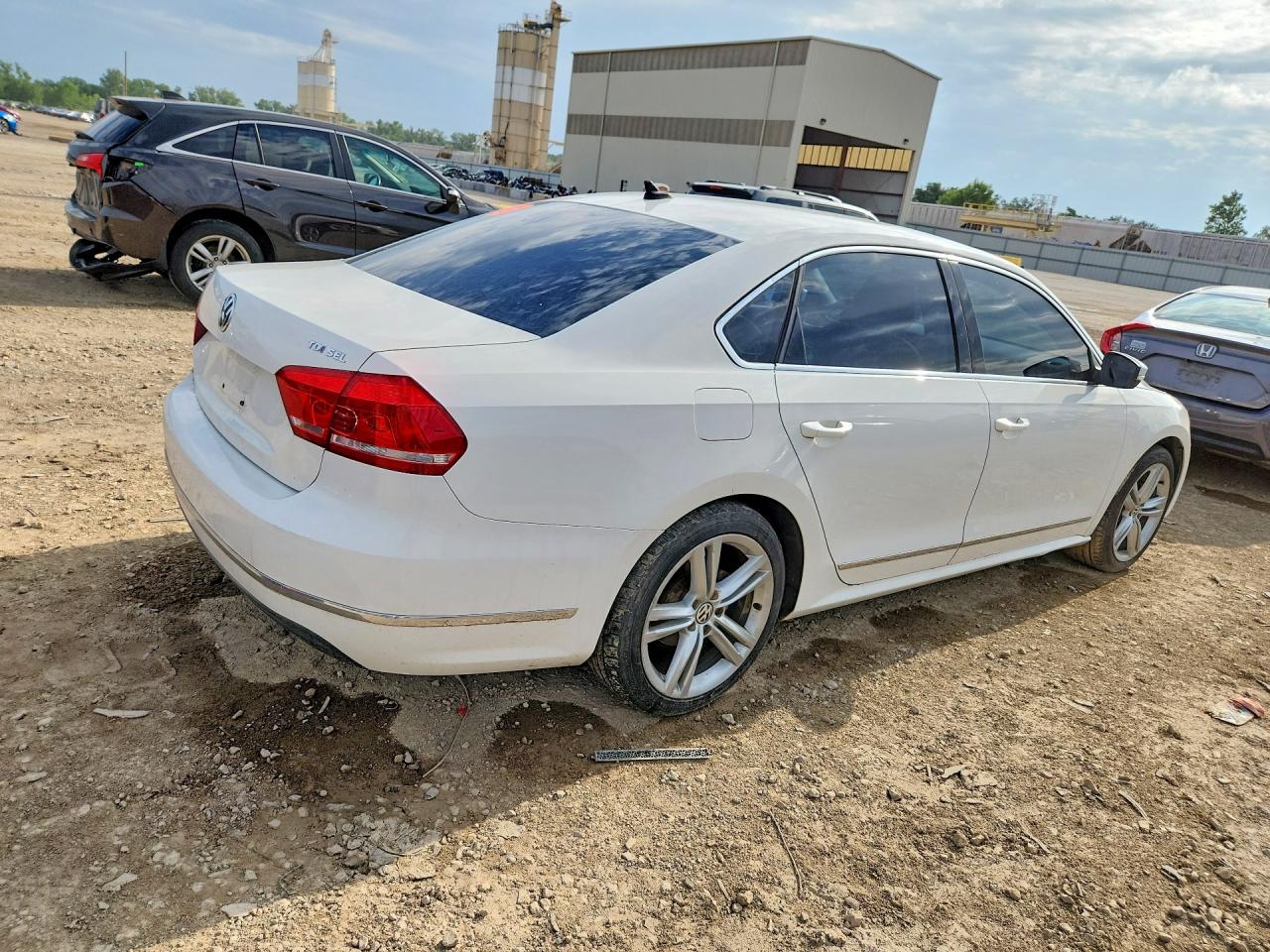 2014 Volkswagen Passat Sel White vin: 1VWCN7A33EC113301