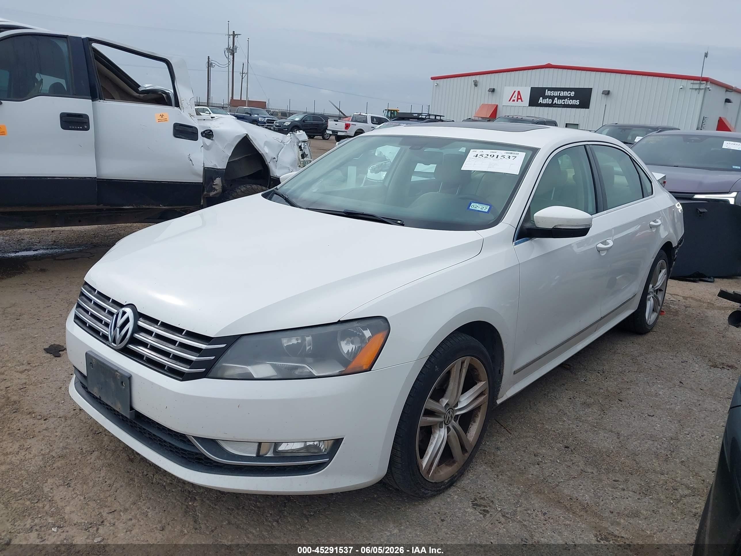 2013 Volkswagen Passat 2.0l Tdi Sel Premium White vin: 1VWCN7A34DC073292