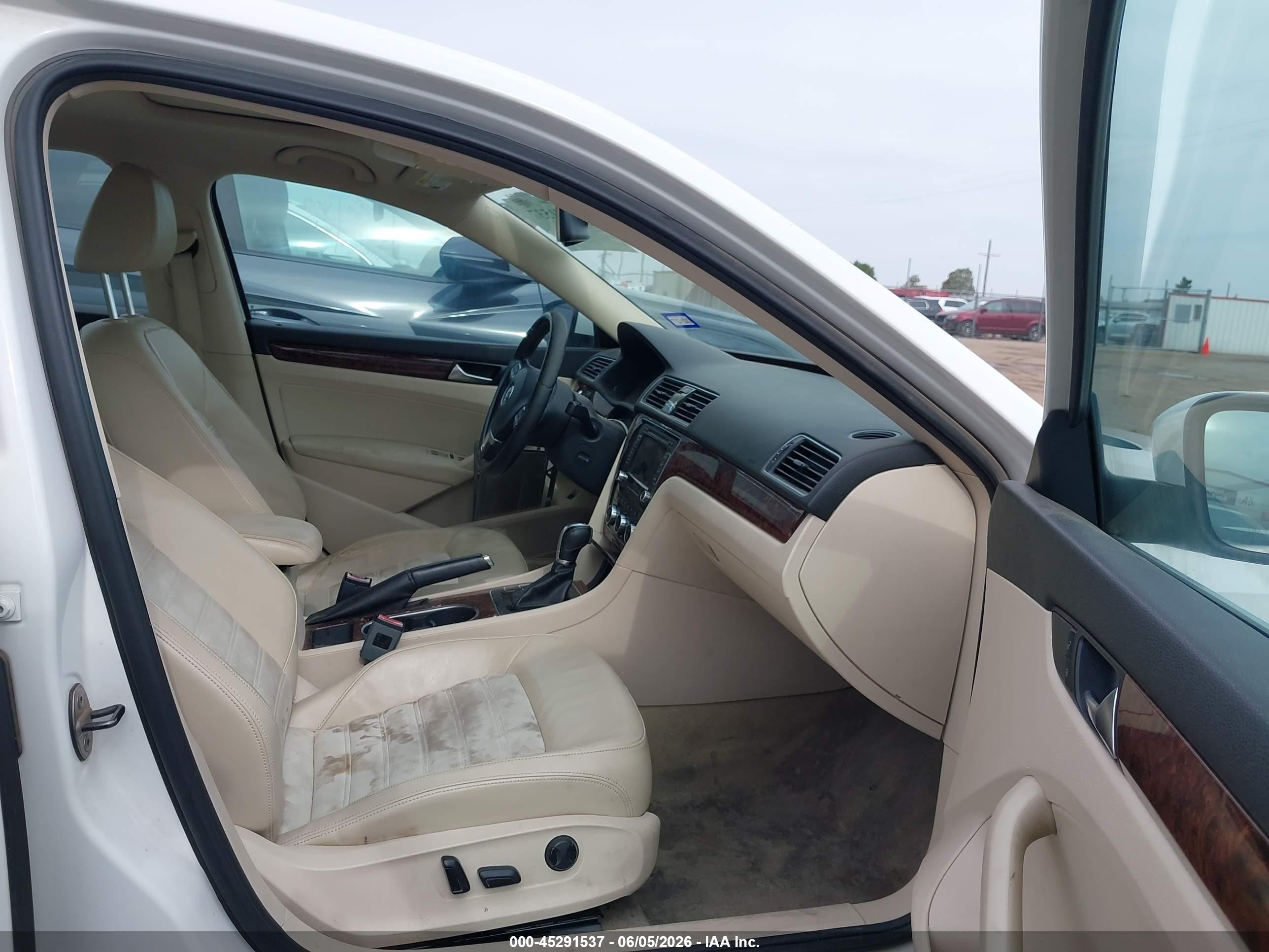 2013 Volkswagen Passat 2.0l Tdi Sel Premium White vin: 1VWCN7A34DC073292