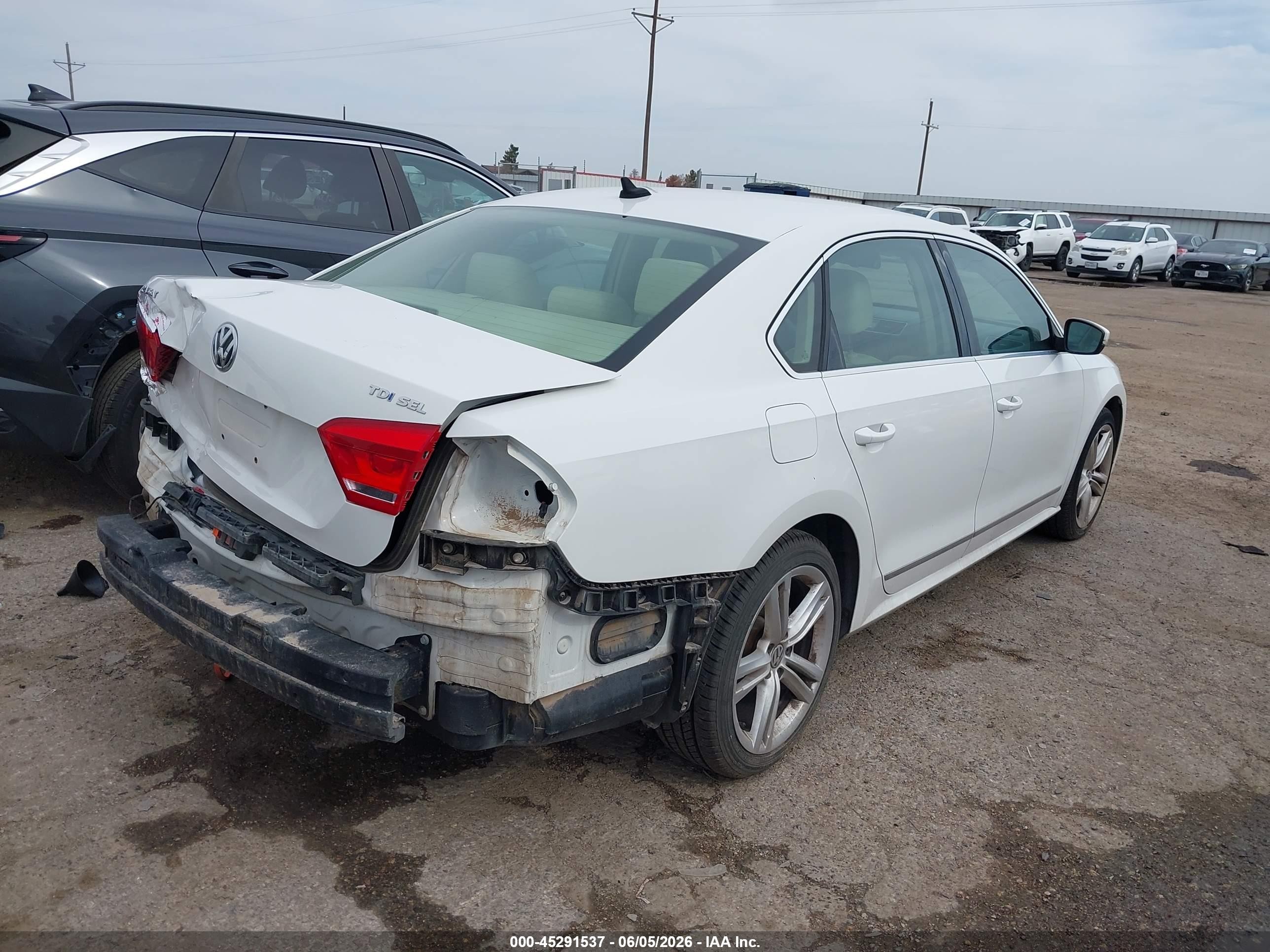 2013 Volkswagen Passat 2.0l Tdi Sel Premium White vin: 1VWCN7A34DC073292