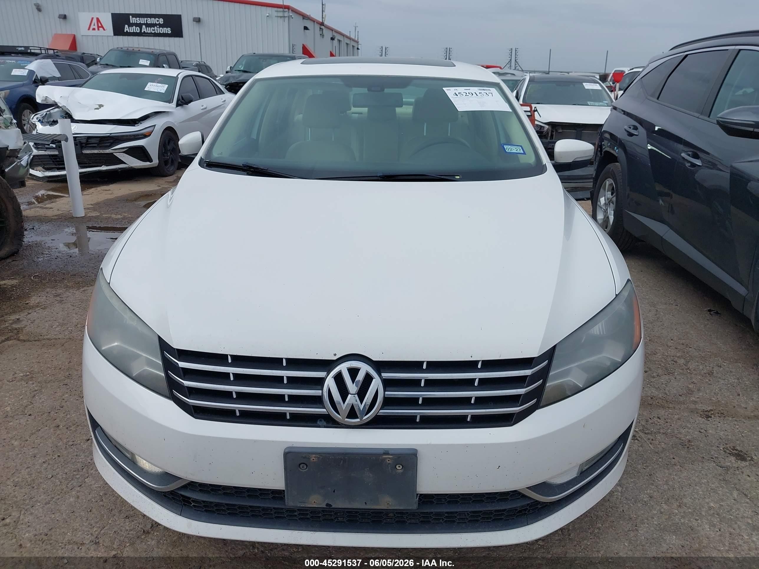 2013 Volkswagen Passat 2.0l Tdi Sel Premium White vin: 1VWCN7A34DC073292