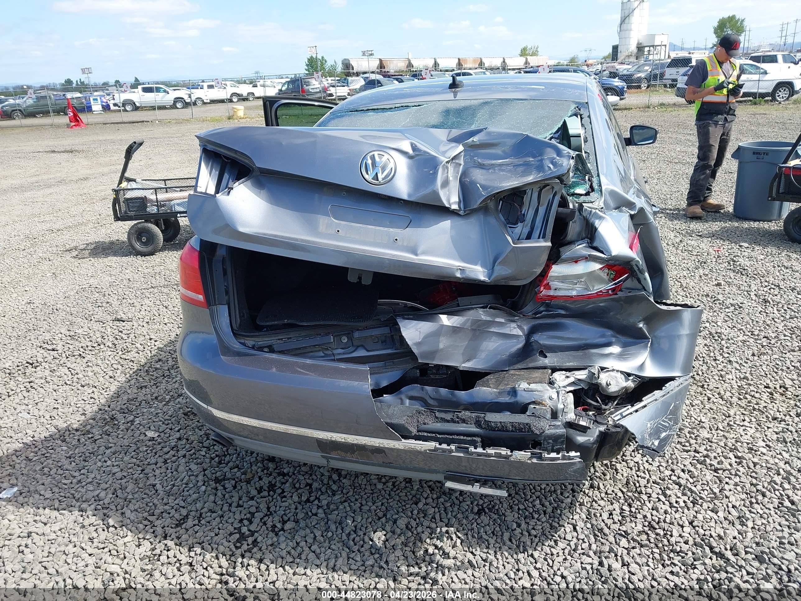 2013 Volkswagen Passat 2.0l Tdi Sel Premium Gray vin: 1VWCN7A34DC093140