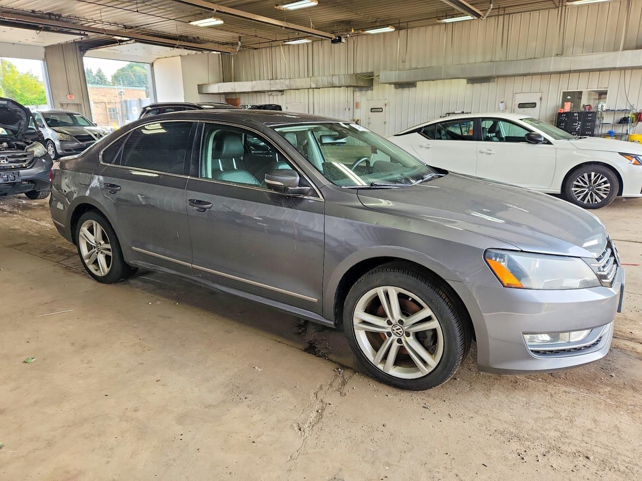 2014 Volkswagen Passat Sel Gray vin: 1VWCN7A34EC021291