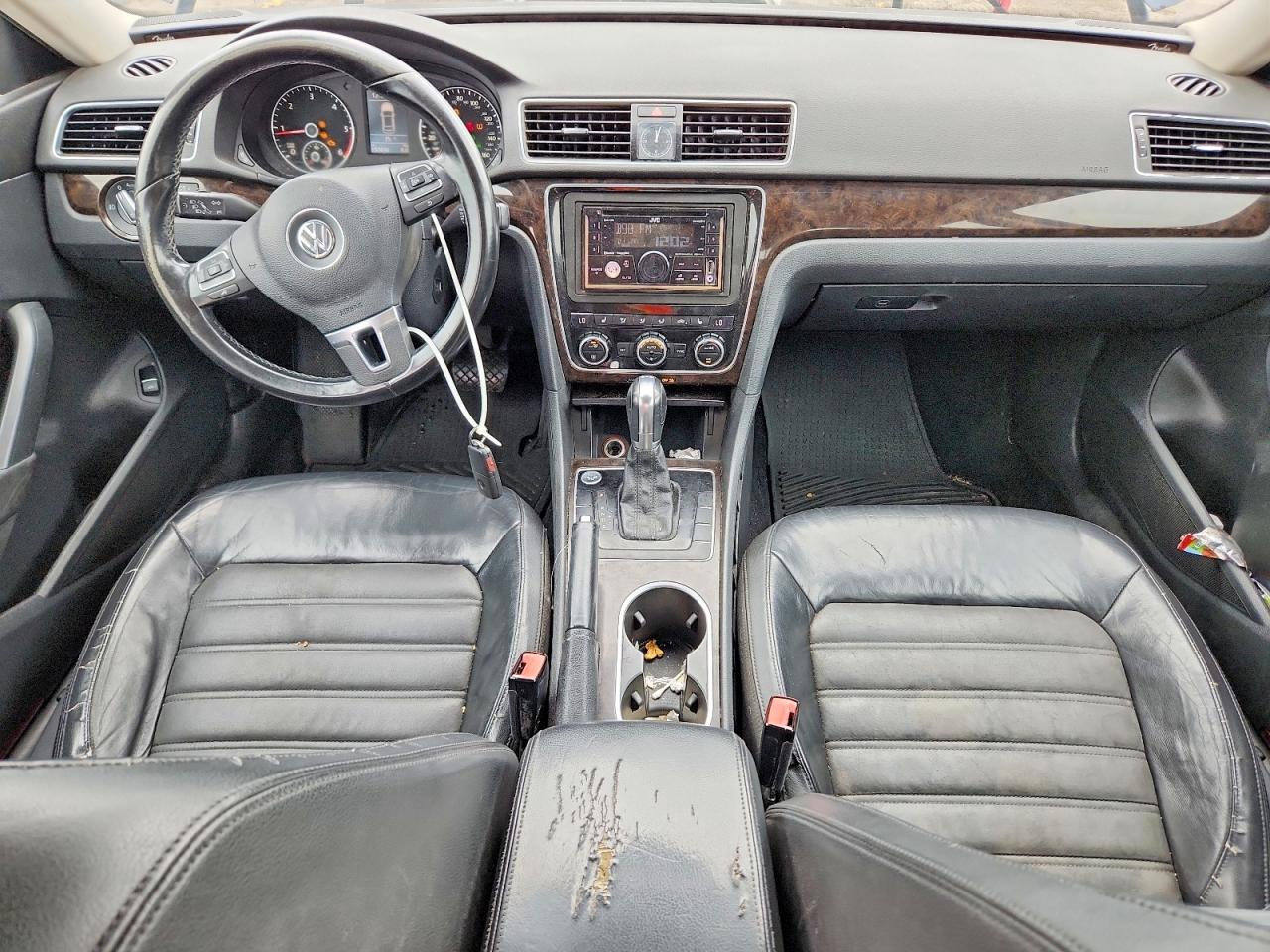 2014 Volkswagen Passat Sel Blue vin: 1VWCN7A34EC048362