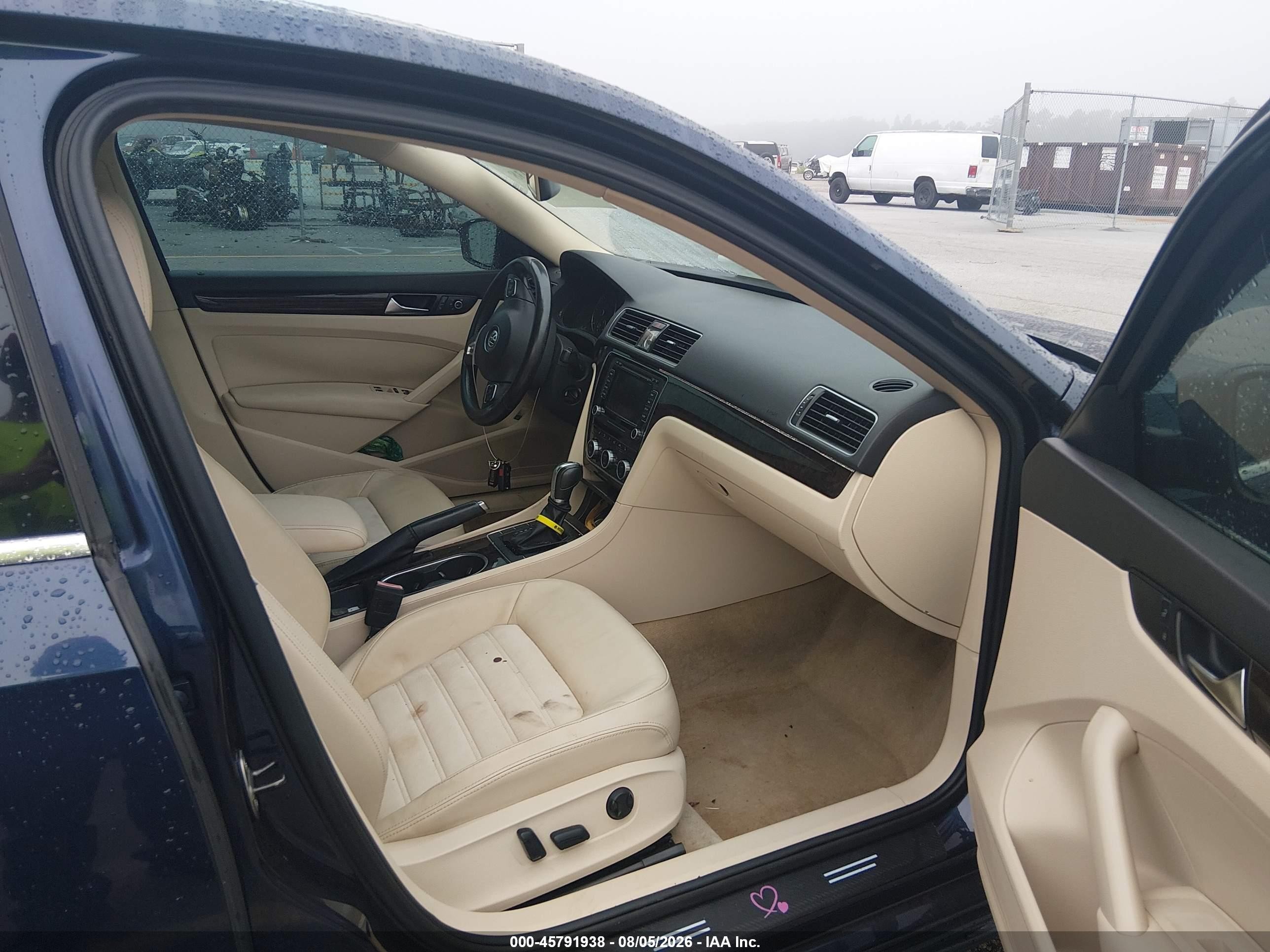 2014 Volkswagen Passat 2.0l Tdi Sel Premium Blue vin: 1VWCN7A34EC068286