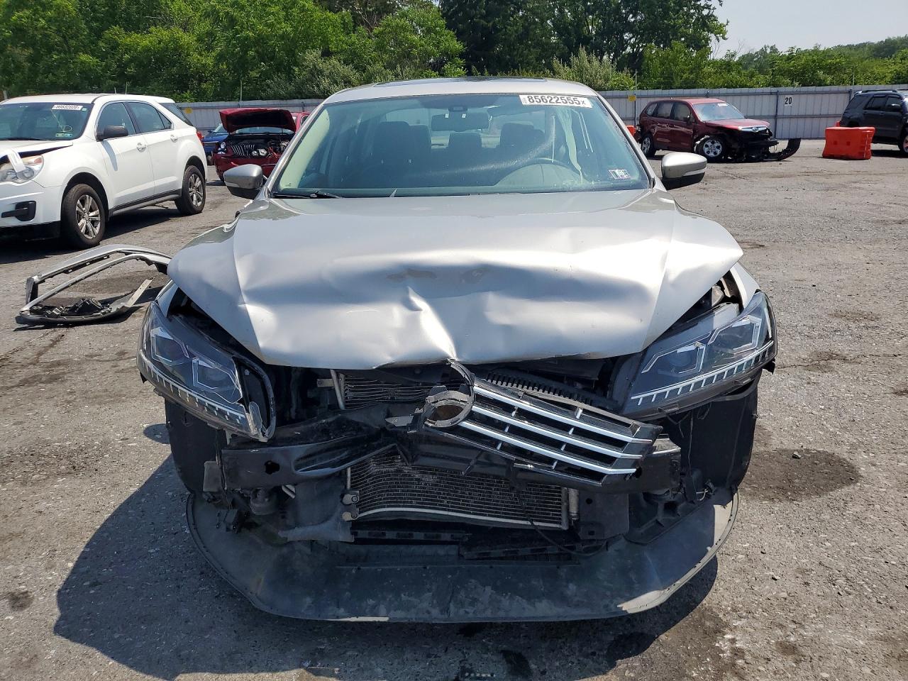 2013 Volkswagen Passat Sel Silver vin: 1VWCN7A35DC050880
