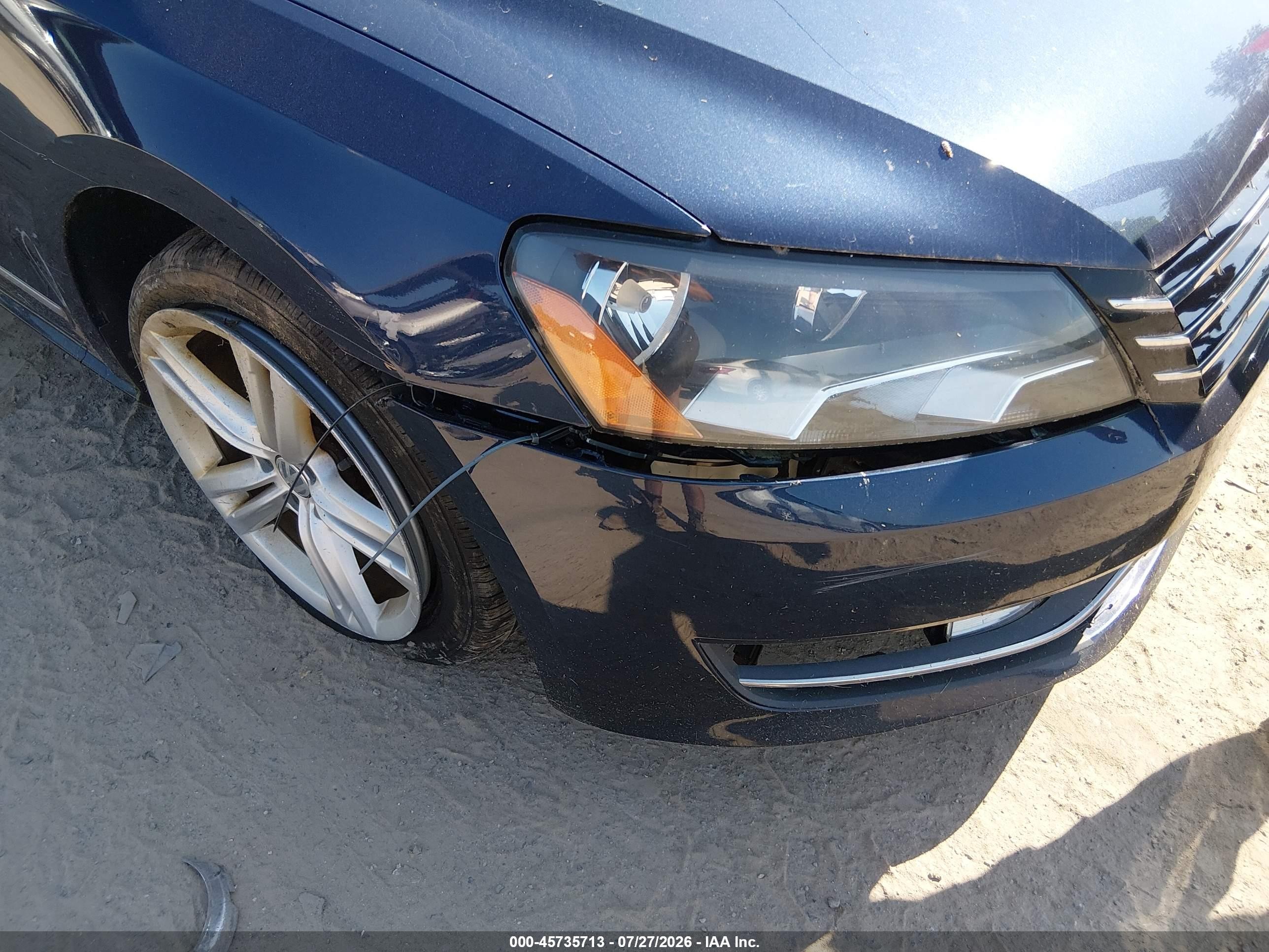 2013 Volkswagen Passat 2.0l Tdi Sel Premium Blue vin: 1VWCN7A35DC052810