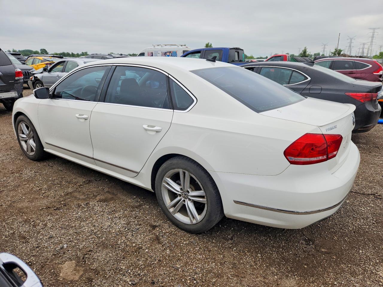 2013 Volkswagen Passat Sel White vin: 1VWCN7A35DC092627