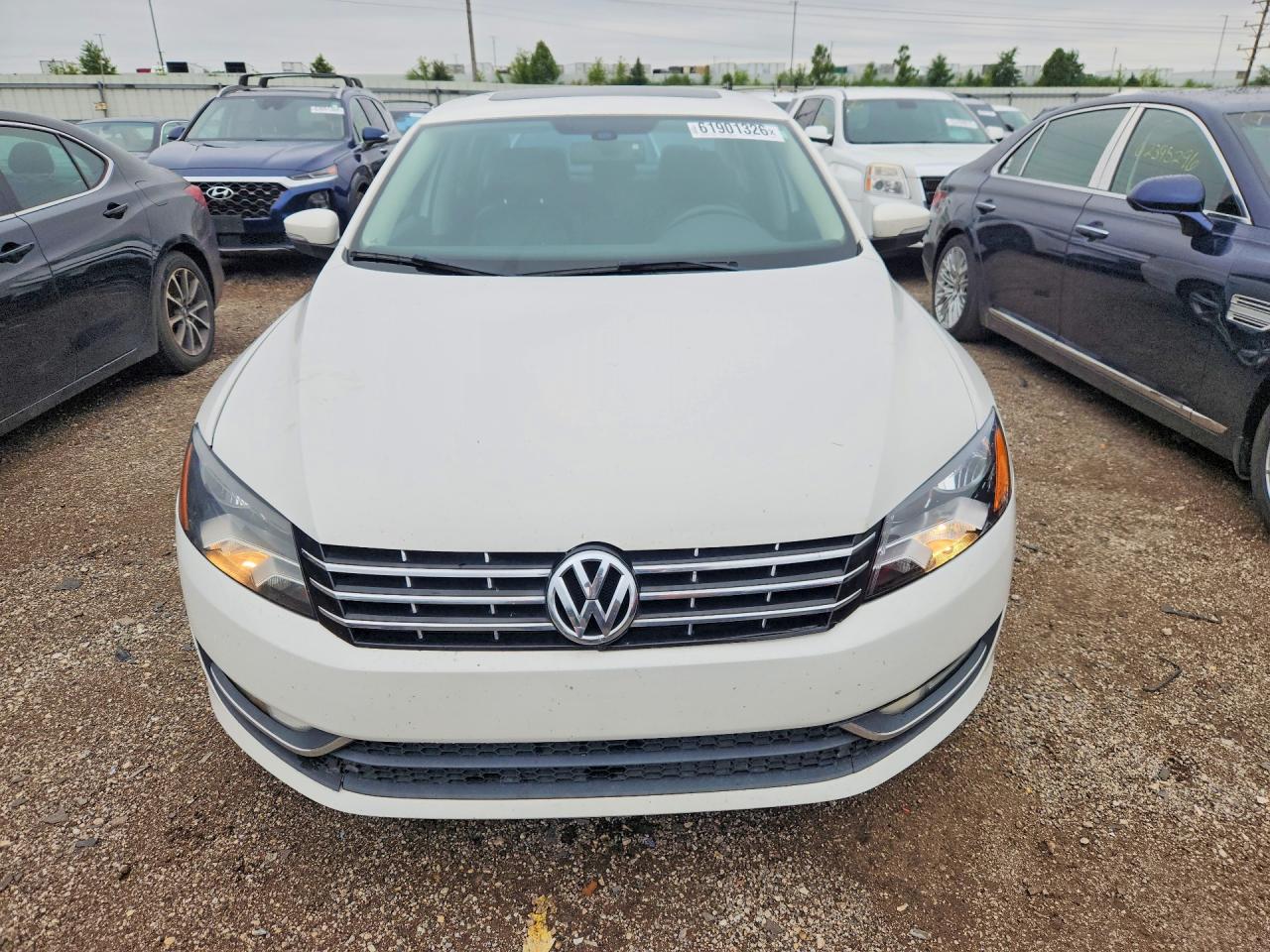 2013 Volkswagen Passat Sel White vin: 1VWCN7A35DC092627