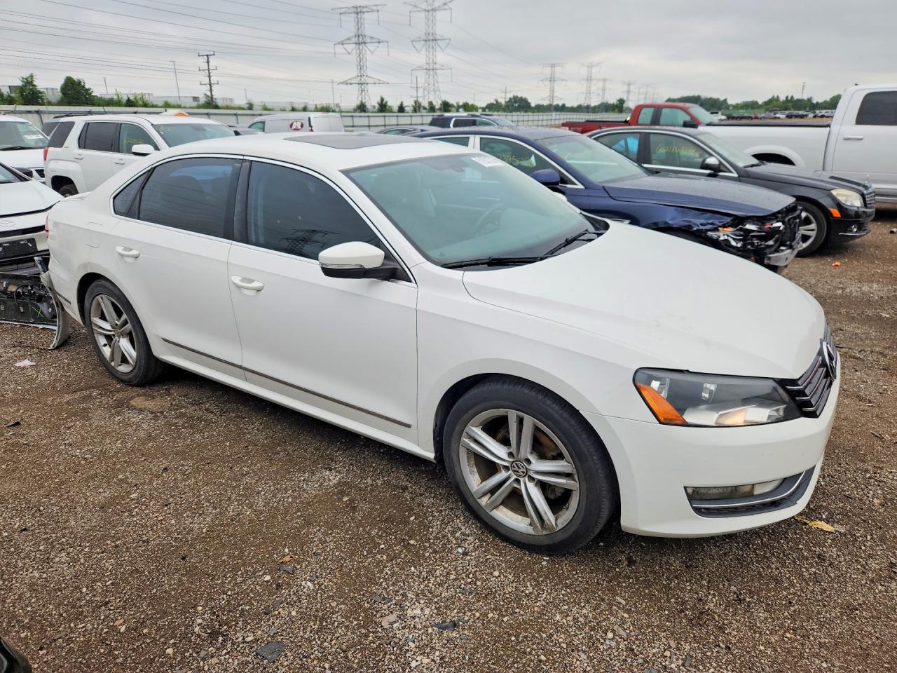 2013 Volkswagen Passat Sel White vin: 1VWCN7A35DC092627